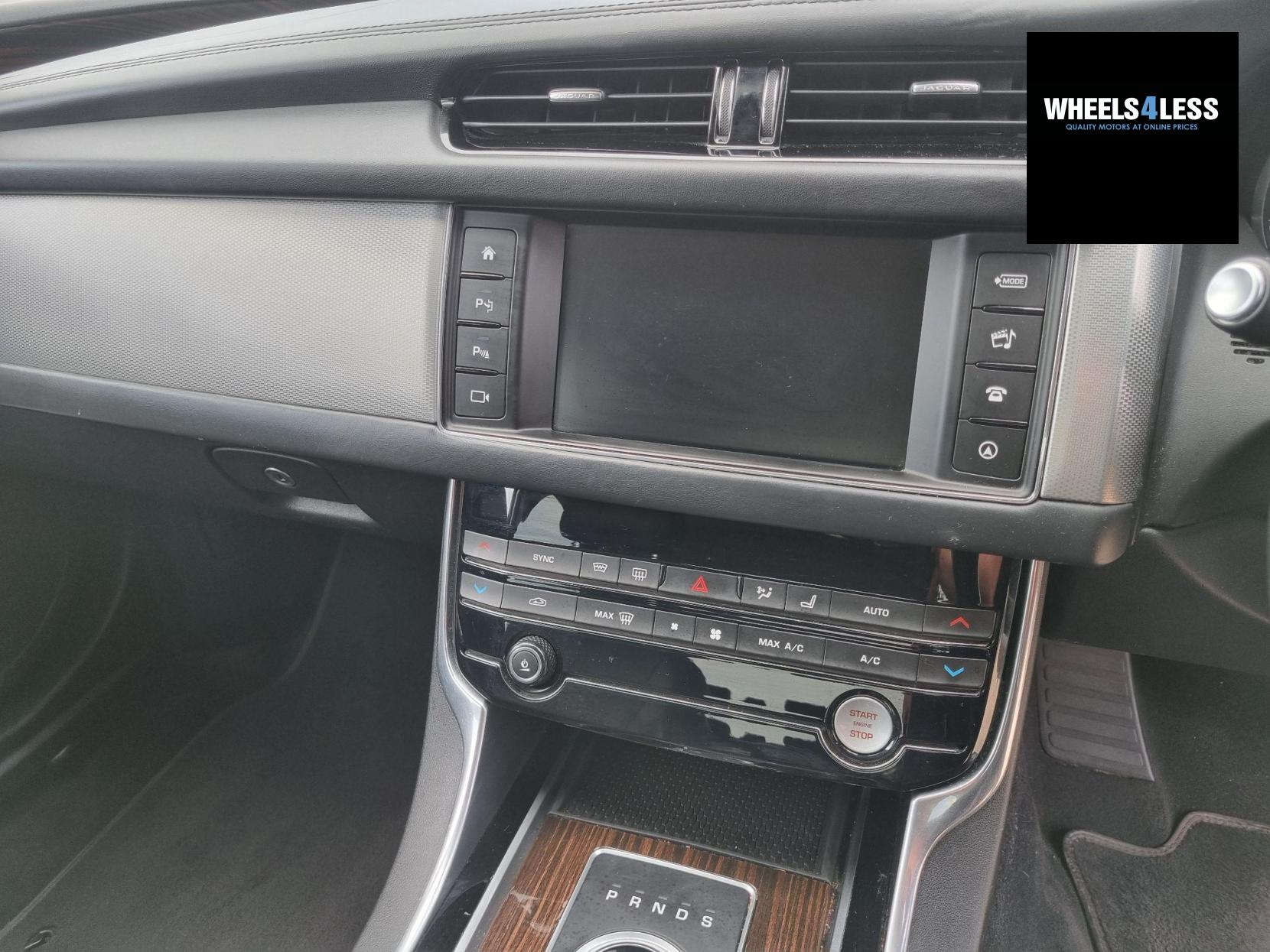 Jaguar XF 2.0d Portfolio Auto Euro 6 (s/s) 4dr