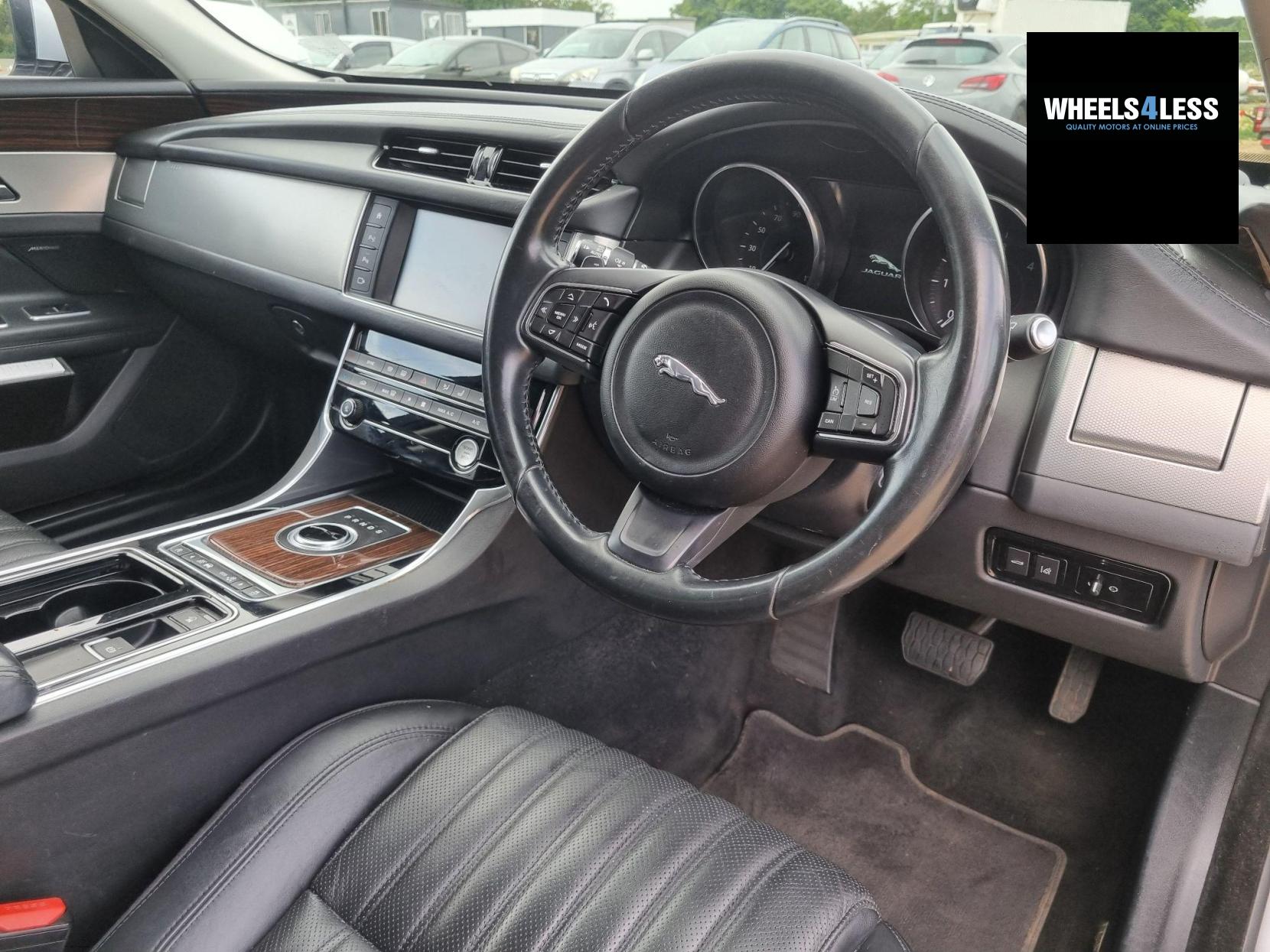 Jaguar XF 2.0d Portfolio Auto Euro 6 (s/s) 4dr