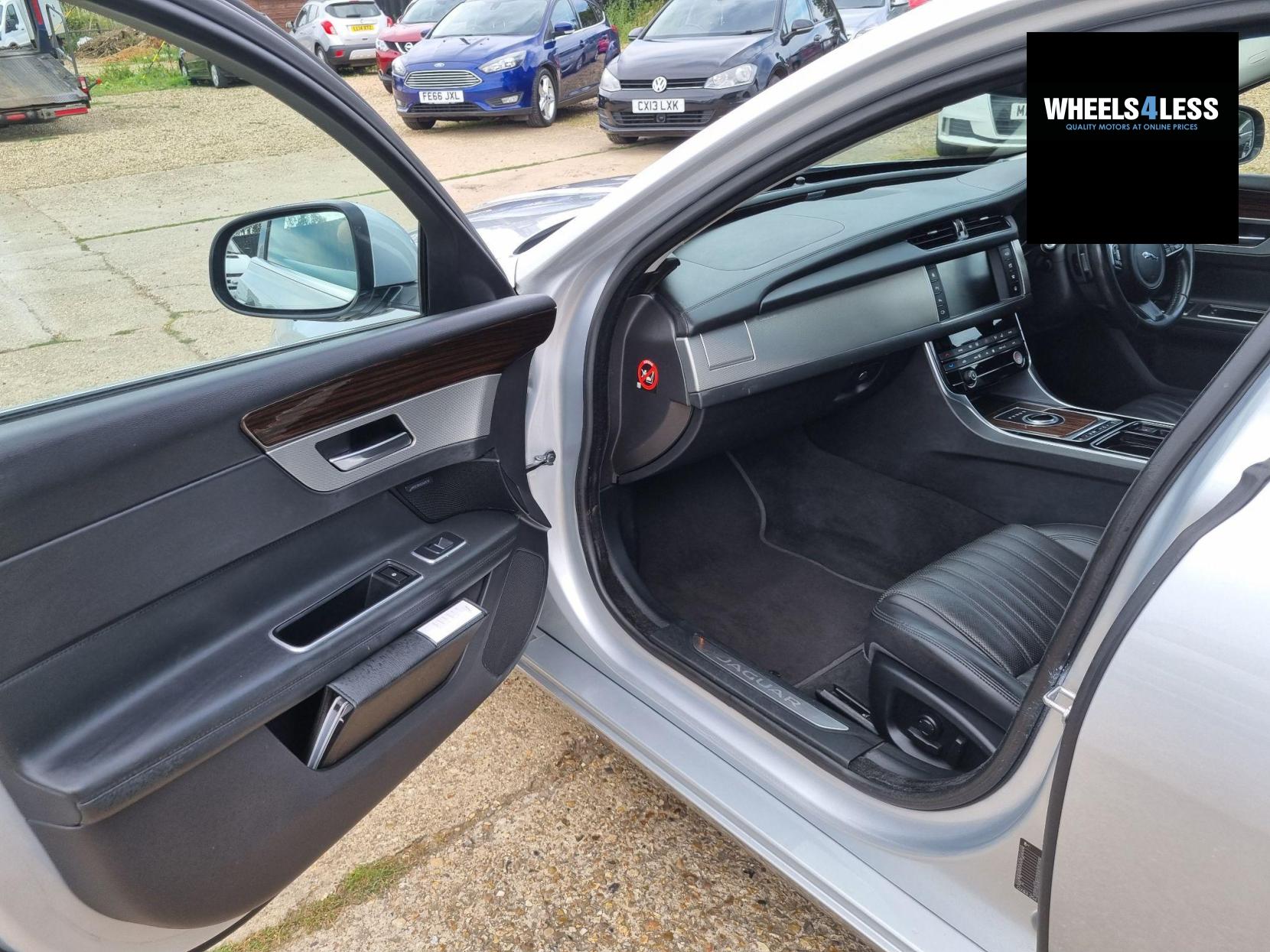 Jaguar XF 2.0d Portfolio Auto Euro 6 (s/s) 4dr