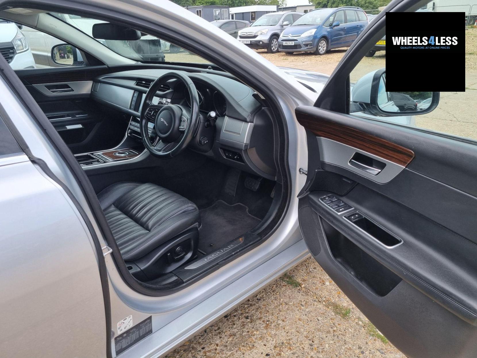 Jaguar XF 2.0d Portfolio Auto Euro 6 (s/s) 4dr