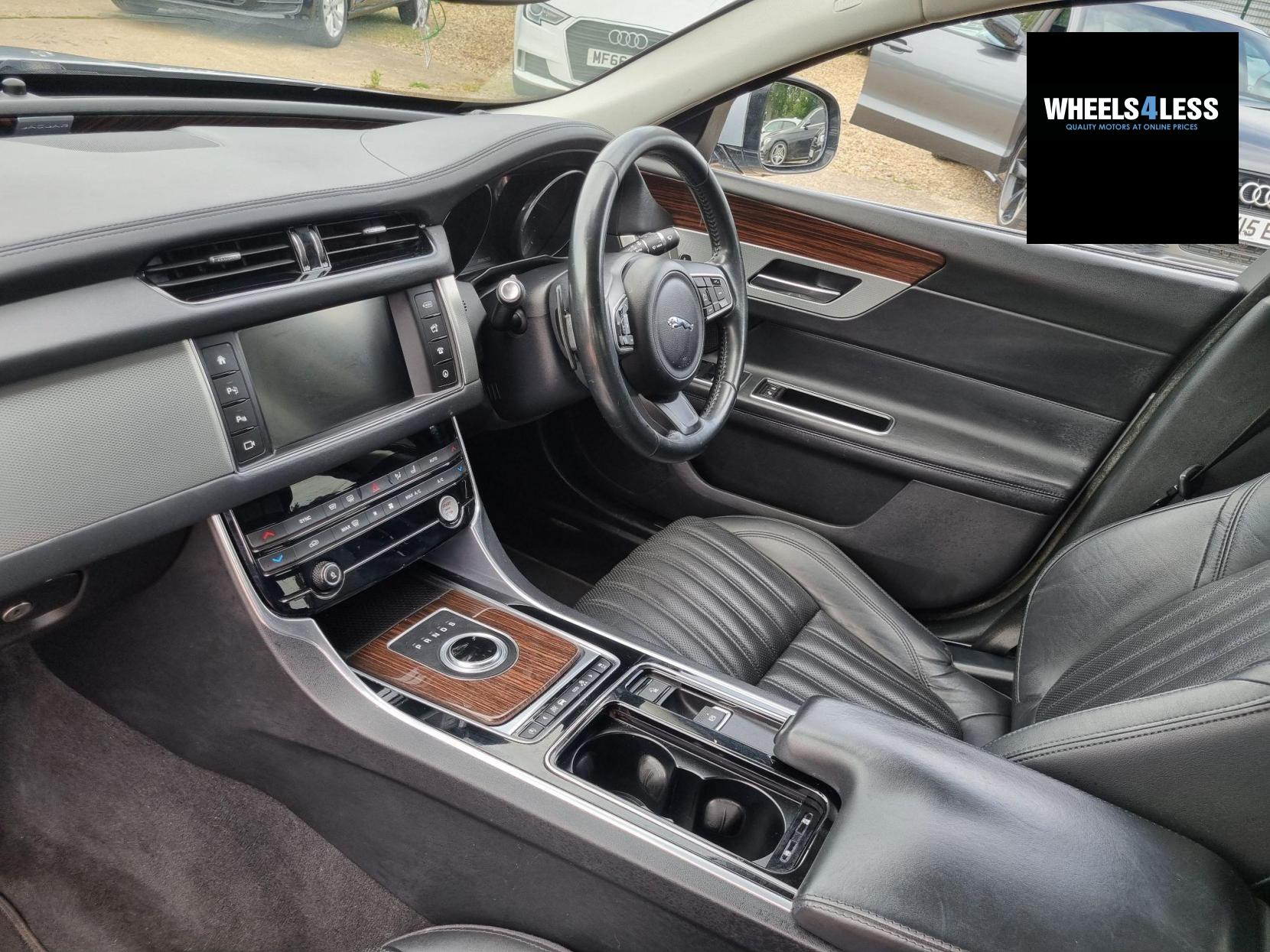 Jaguar XF 2.0d Portfolio Auto Euro 6 (s/s) 4dr