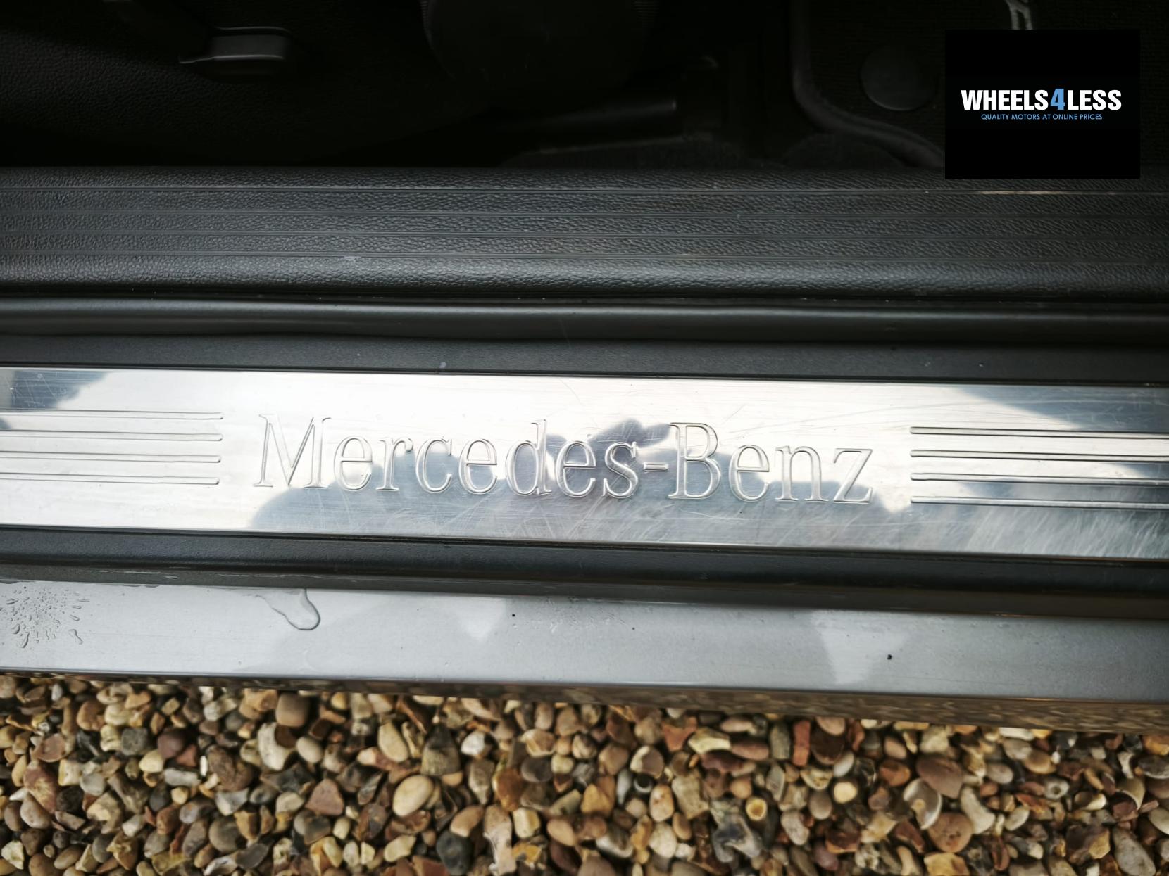 Mercedes-Benz E Class 3.0 E350 CDI V6 BlueEfficiency Sport Cabriolet 2dr Diesel G-Tronic Euro 5 (231 ps)