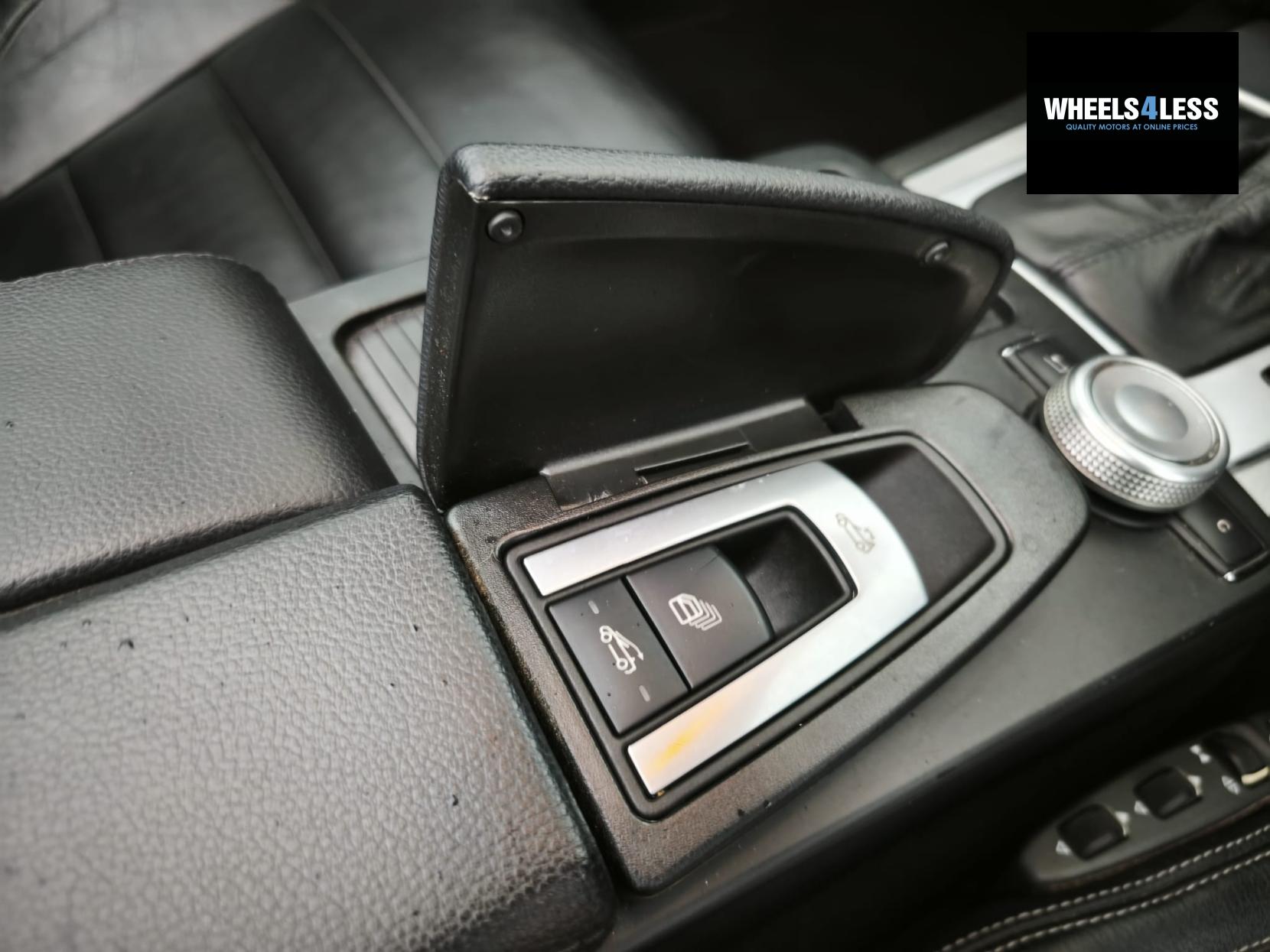 Mercedes-Benz E Class 3.0 E350 CDI V6 BlueEfficiency Sport Cabriolet 2dr Diesel G-Tronic Euro 5 (231 ps)