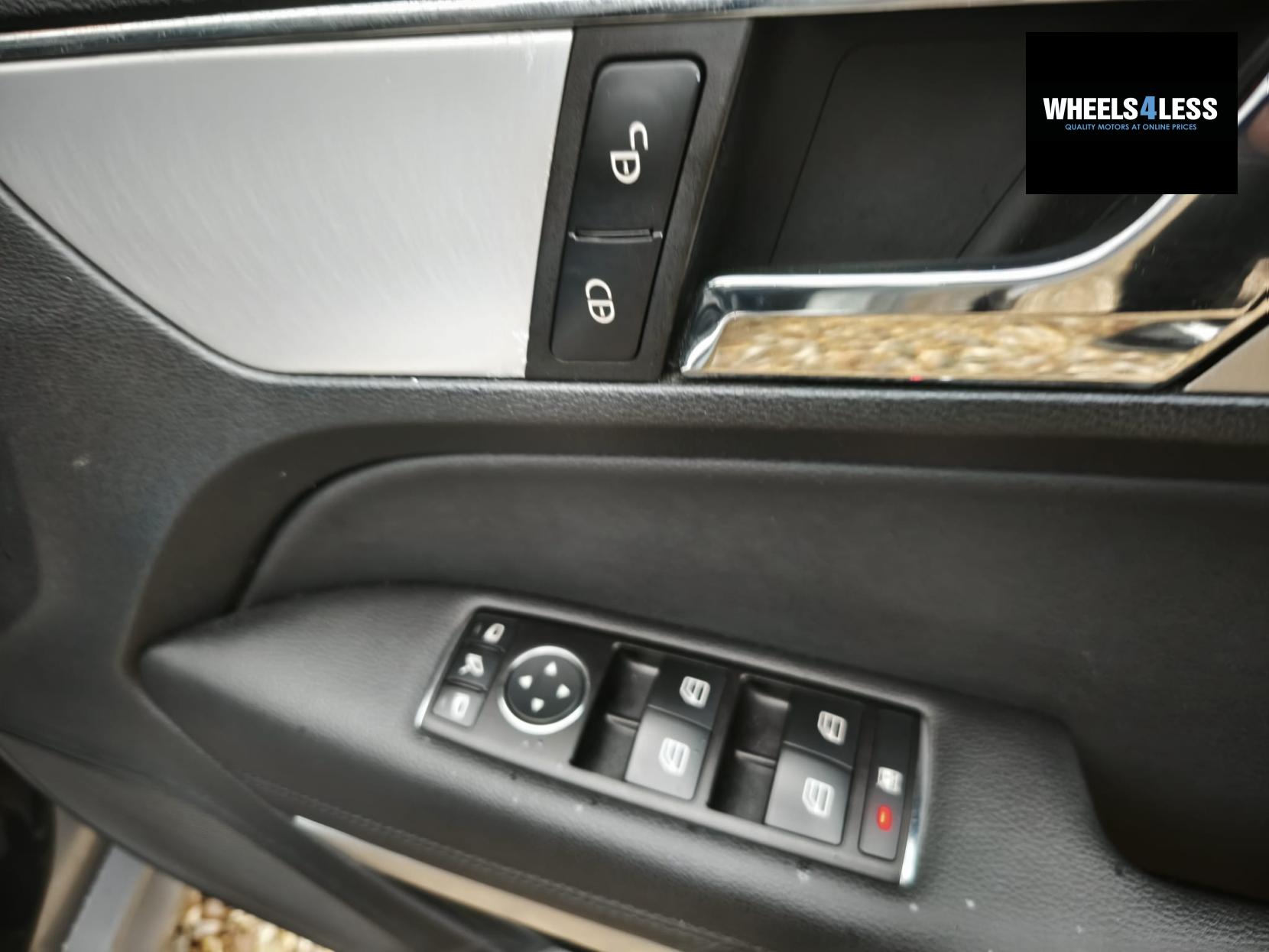 Mercedes-Benz E Class 3.0 E350 CDI V6 BlueEfficiency Sport Cabriolet 2dr Diesel G-Tronic Euro 5 (231 ps)