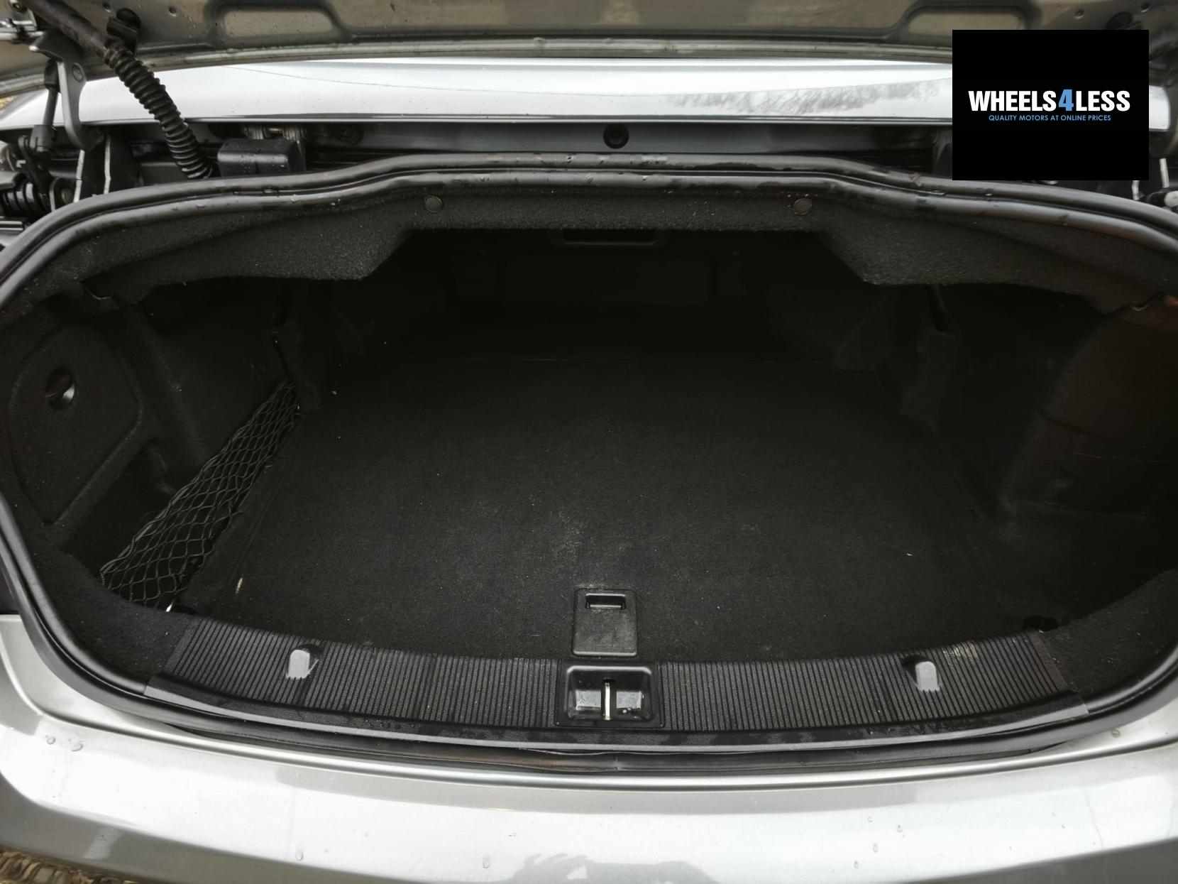 Mercedes-Benz E Class 3.0 E350 CDI V6 BlueEfficiency Sport Cabriolet 2dr Diesel G-Tronic Euro 5 (231 ps)