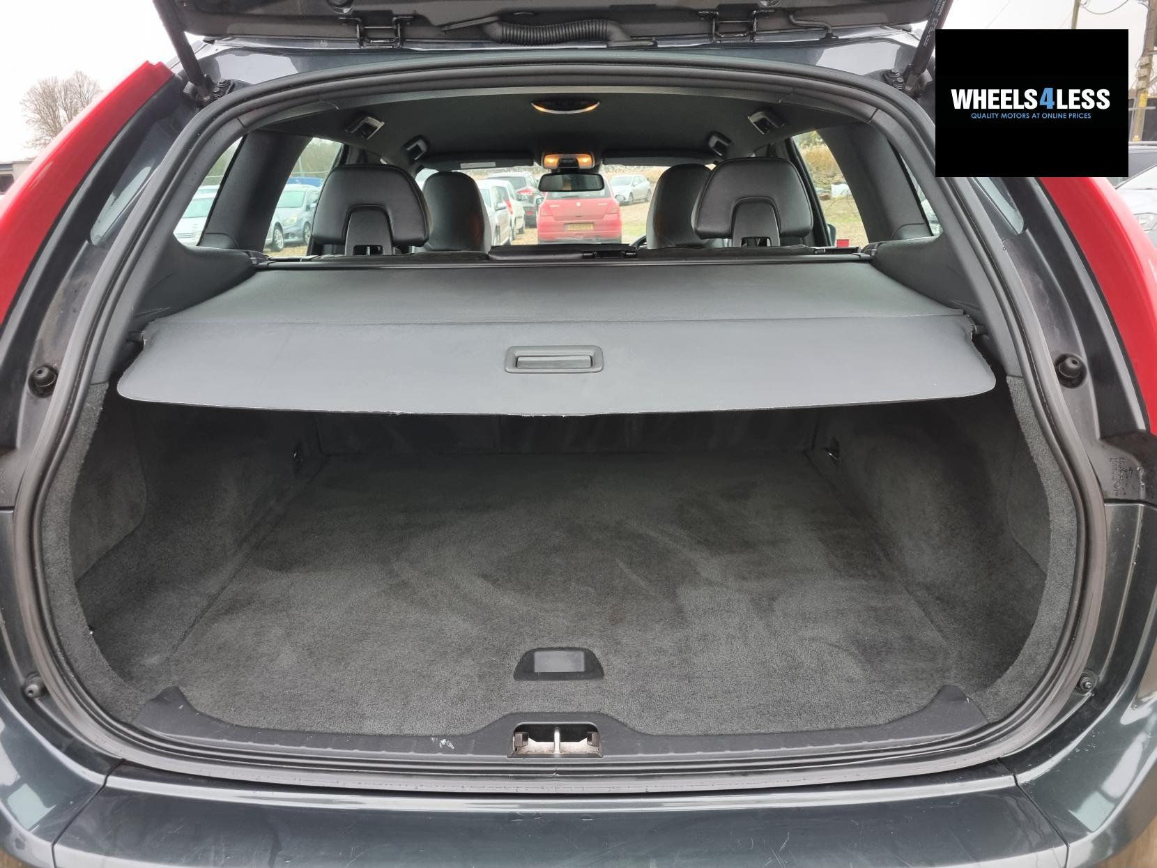 Volvo XC60 2.0 D4 R-Design Nav SUV 5dr Diesel Manual Euro 6 (s/s) (181 ps)