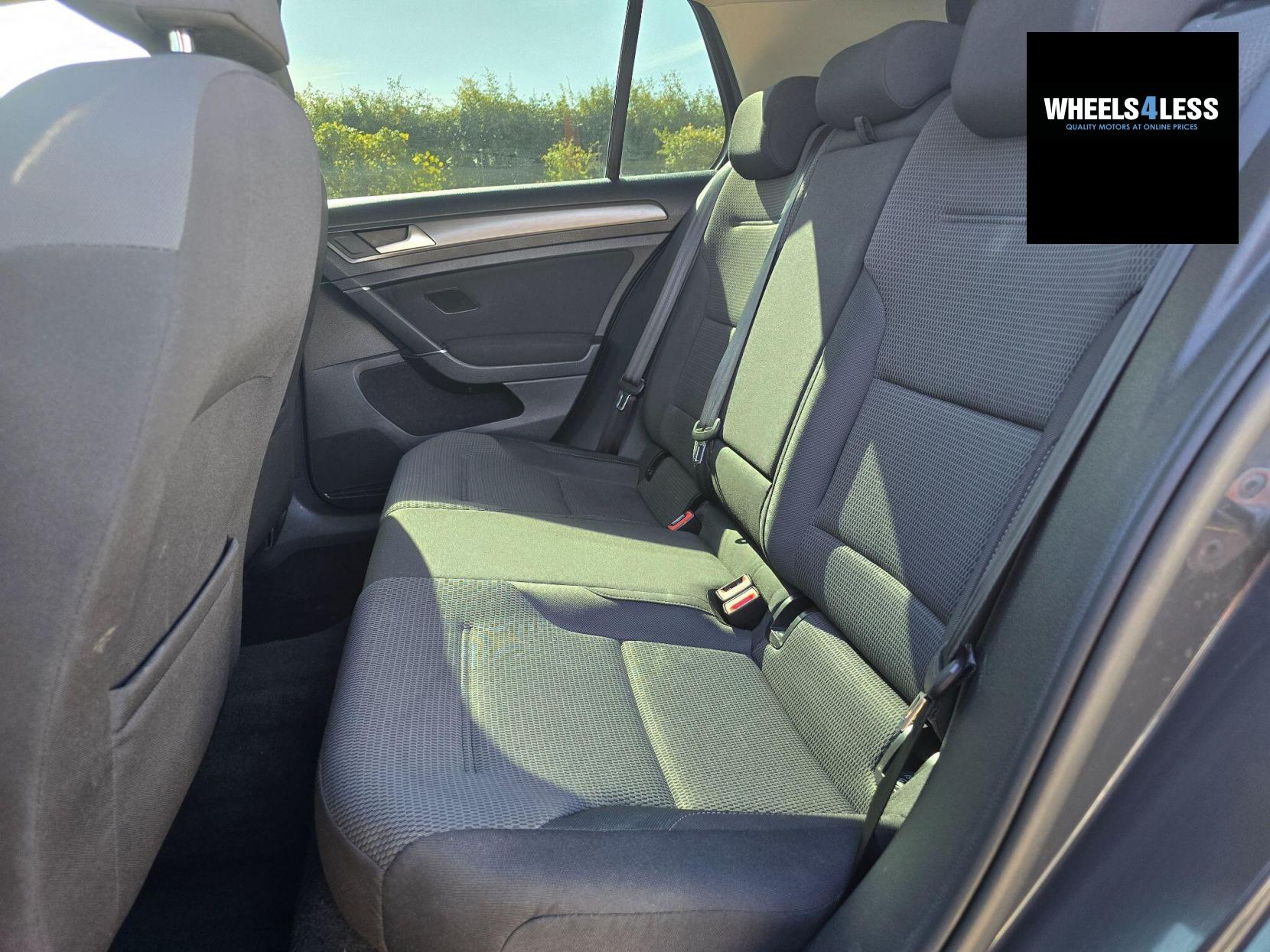 Volkswagen Golf 1.6 TDI SE Nav Euro 6 (s/s) 5dr