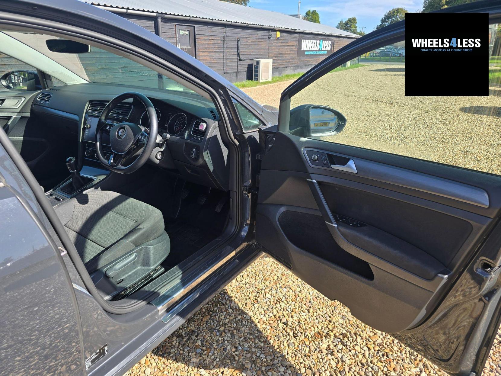 Volkswagen Golf 1.6 TDI SE Nav Euro 6 (s/s) 5dr