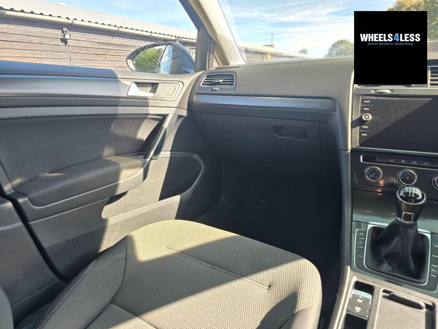 Volkswagen Golf 1.6 TDI SE Nav Euro 6 (s/s) 5dr