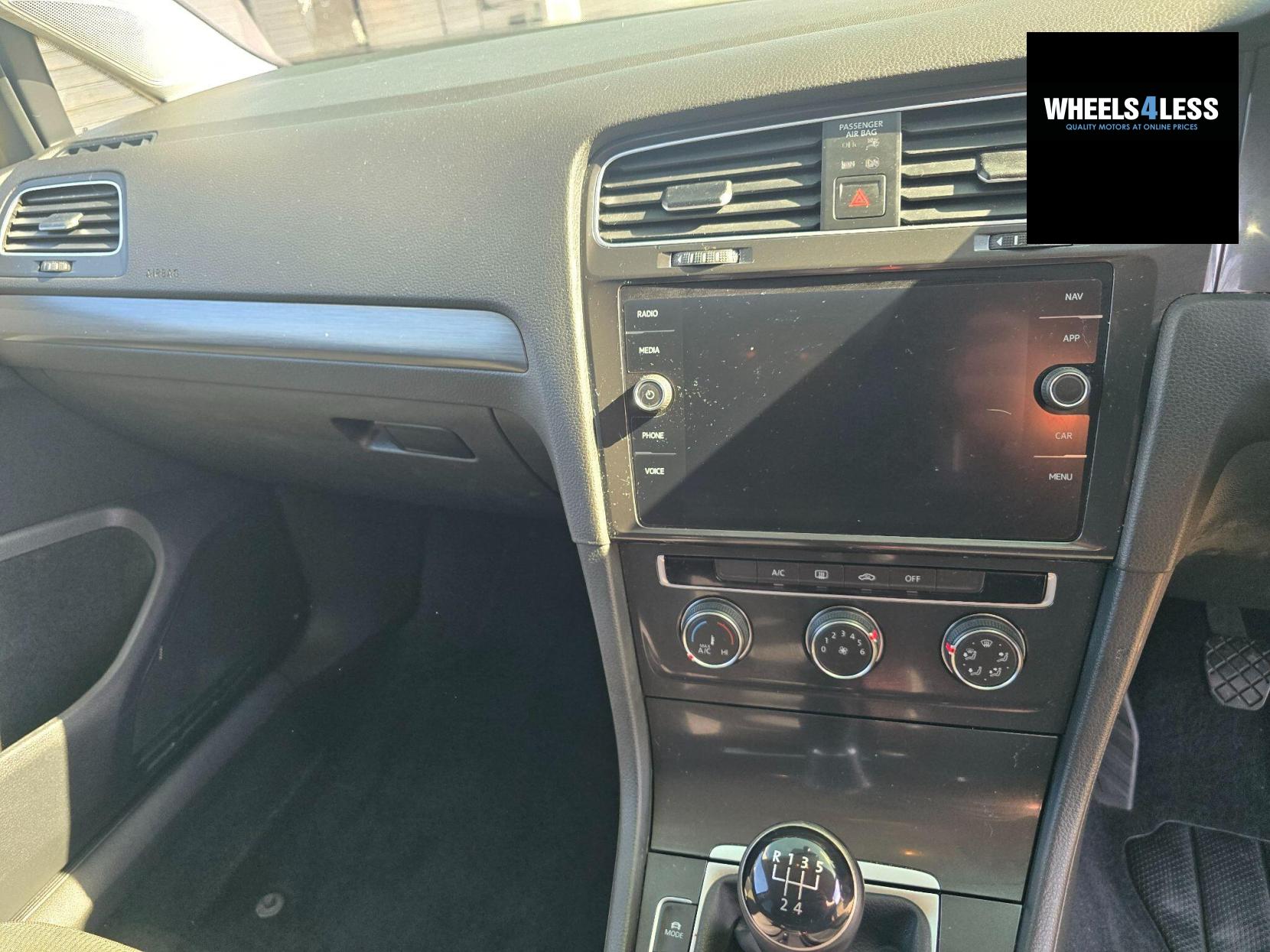 Volkswagen Golf 1.6 TDI SE Nav Euro 6 (s/s) 5dr