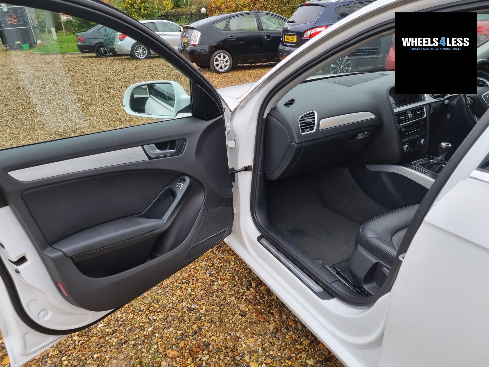 Audi A4 Avant 2.0 TDI ultra SE Technik Estate 5dr Diesel Manual Euro 6 (s/s) (163 ps)