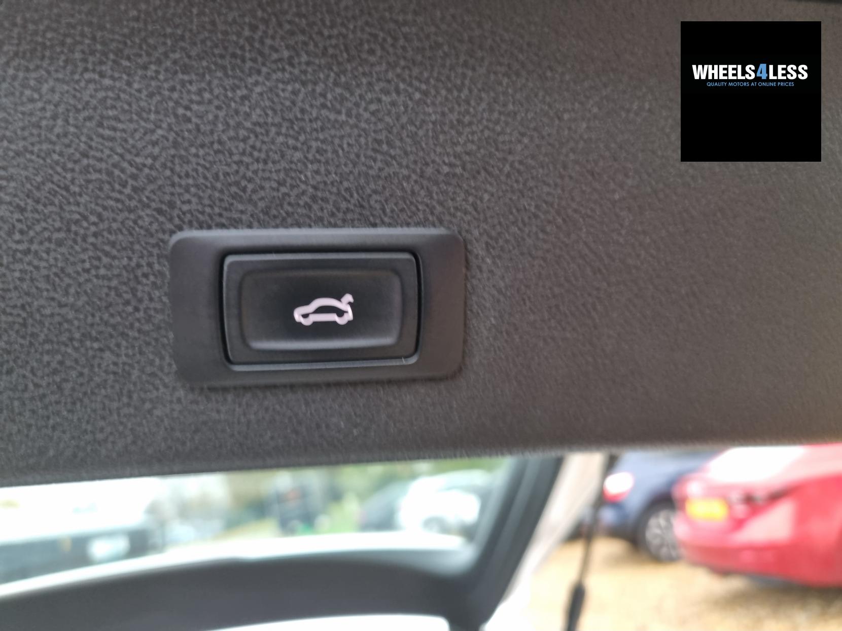 Audi A4 Avant 2.0 TDI ultra SE Technik Estate 5dr Diesel Manual Euro 6 (s/s) (163 ps)