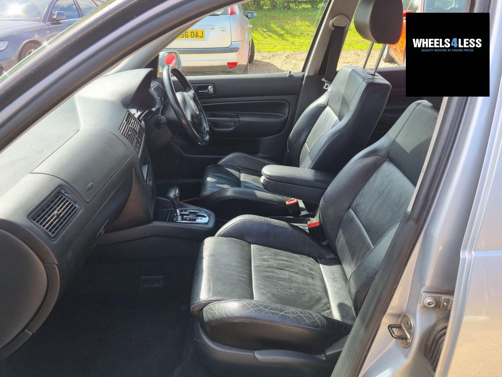 Volkswagen Golf 2.3 VR5 5dr