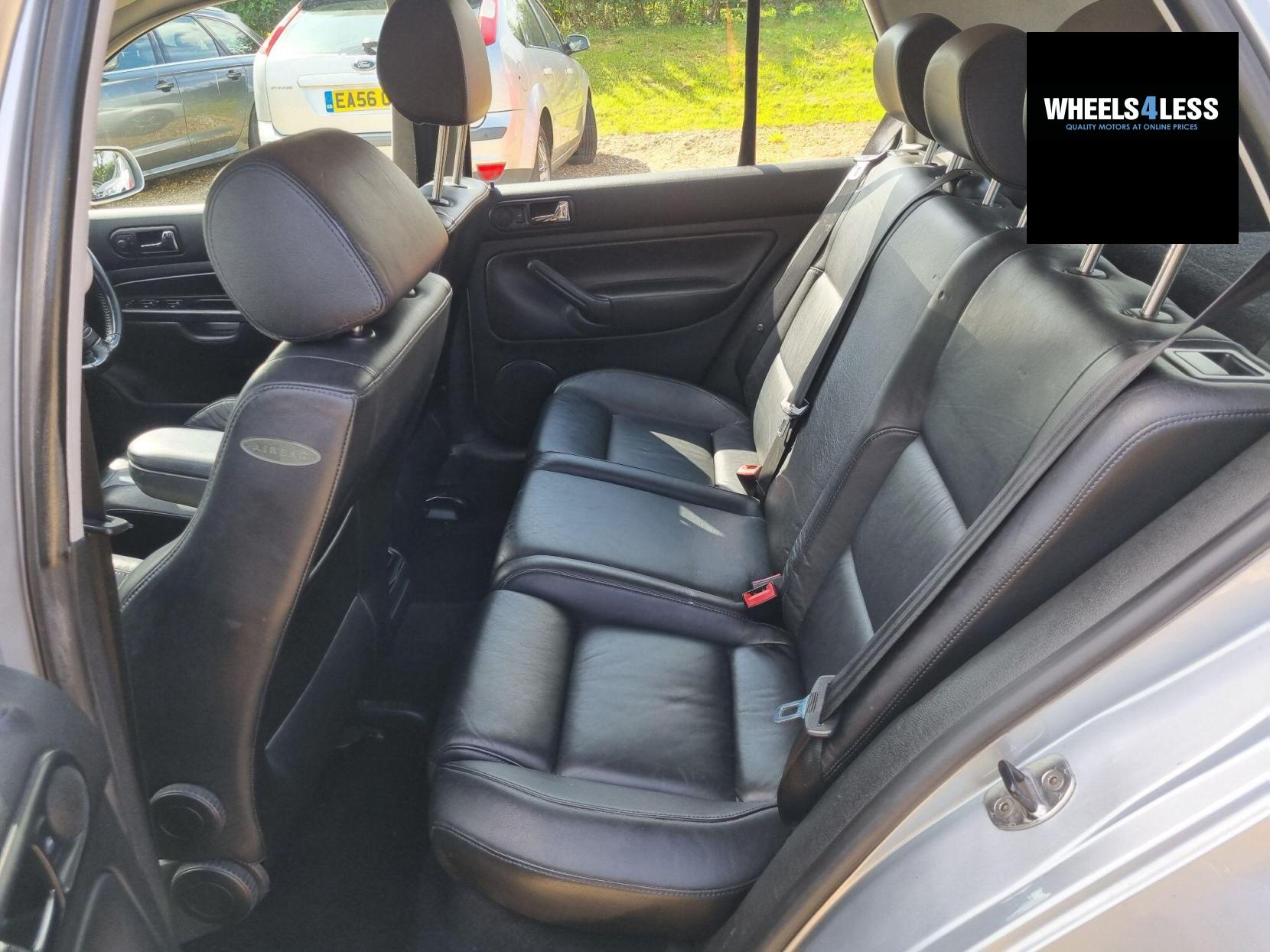 Volkswagen Golf 2.3 VR5 5dr