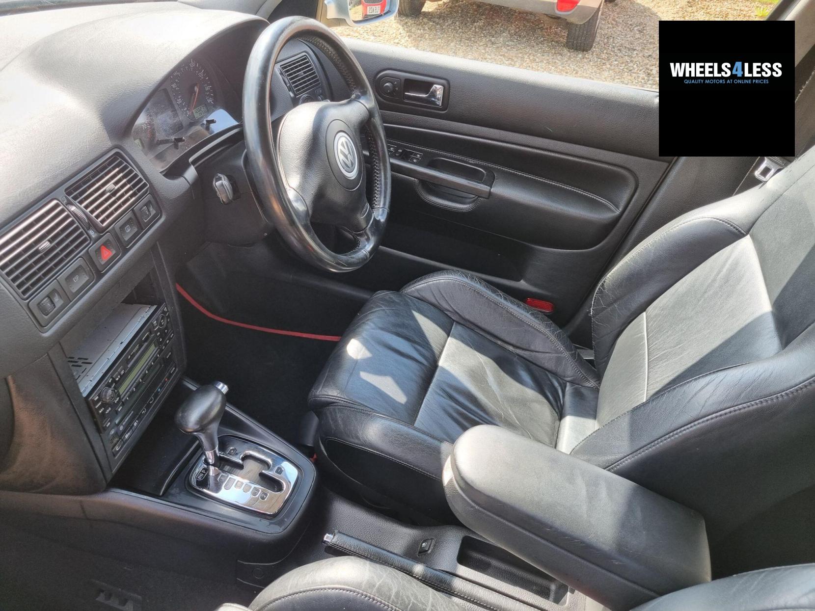 Volkswagen Golf 2.3 VR5 5dr