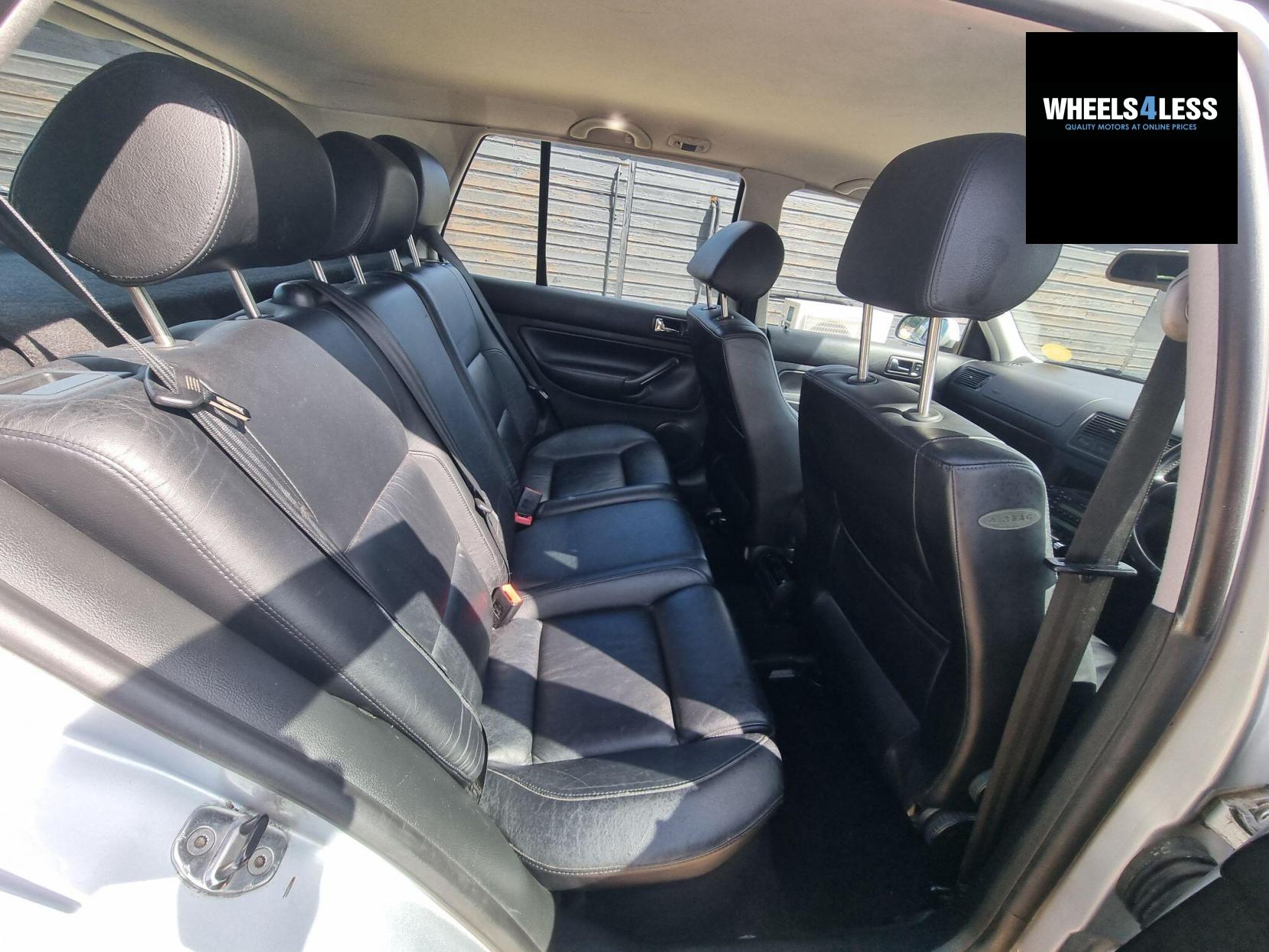 Volkswagen Golf 2.3 VR5 5dr