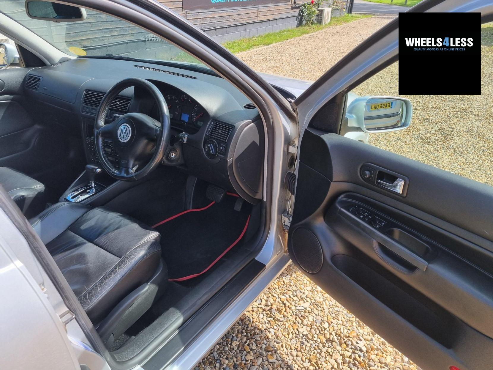 Volkswagen Golf 2.3 VR5 5dr