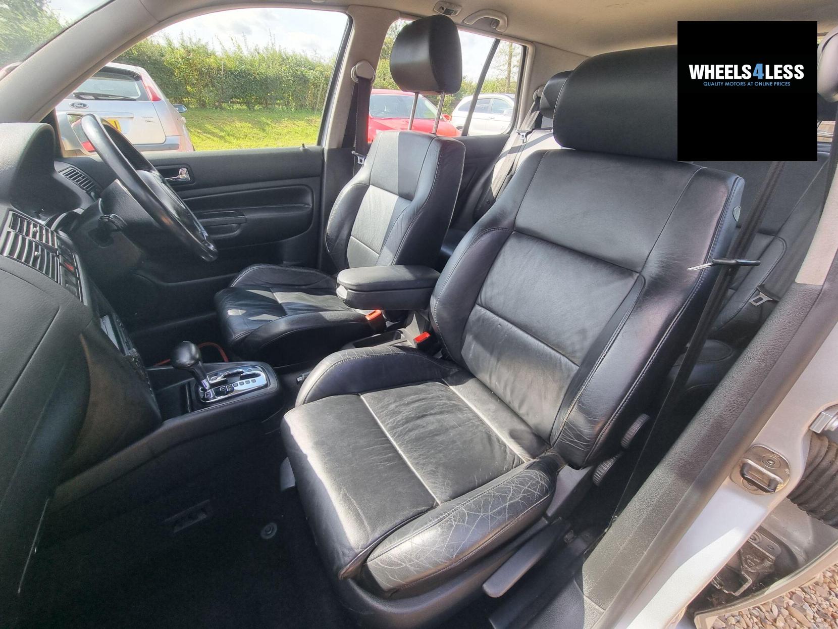 Volkswagen Golf 2.3 VR5 5dr