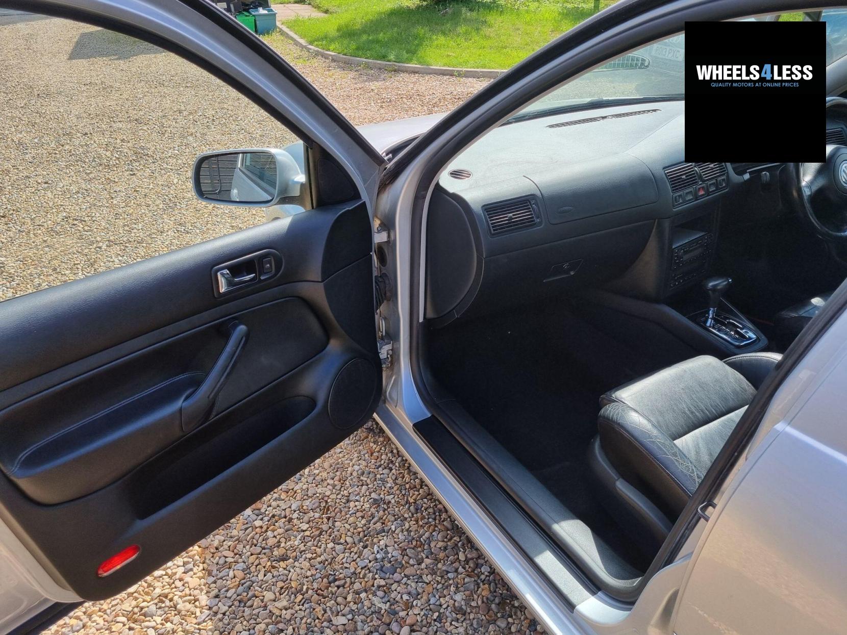 Volkswagen Golf 2.3 VR5 5dr