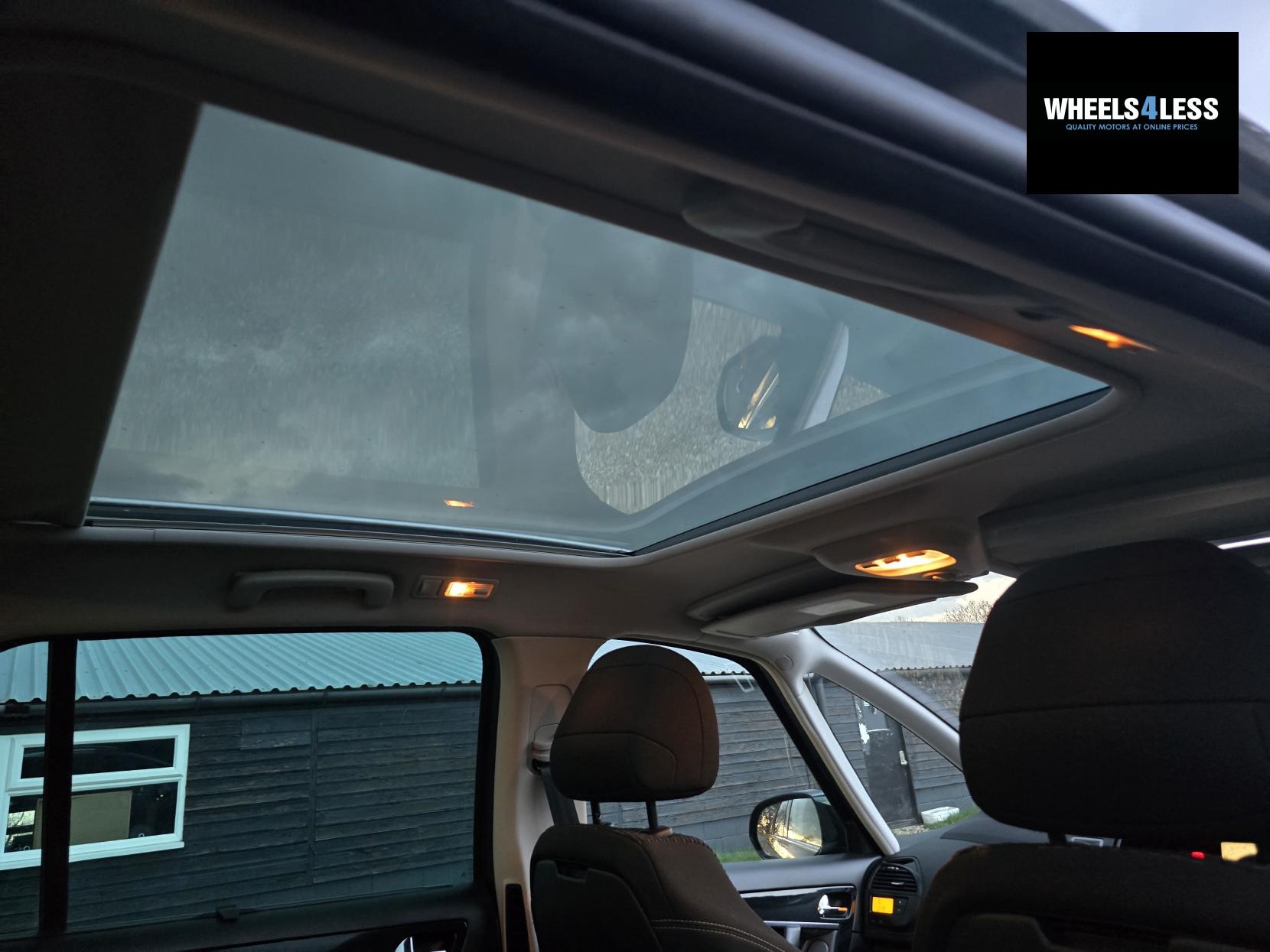 Citroen Grand C4 Picasso 1.6 HDi Platinum MPV 5dr Diesel Manual Euro 5 (110 ps)