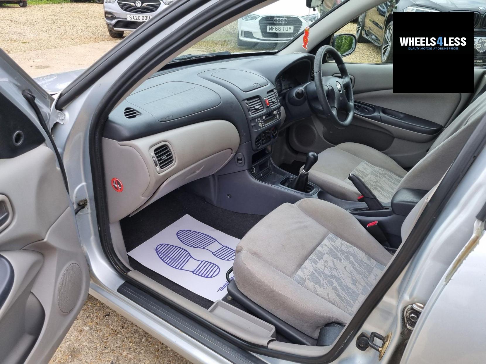 Nissan Almera 1.5 S 5dr