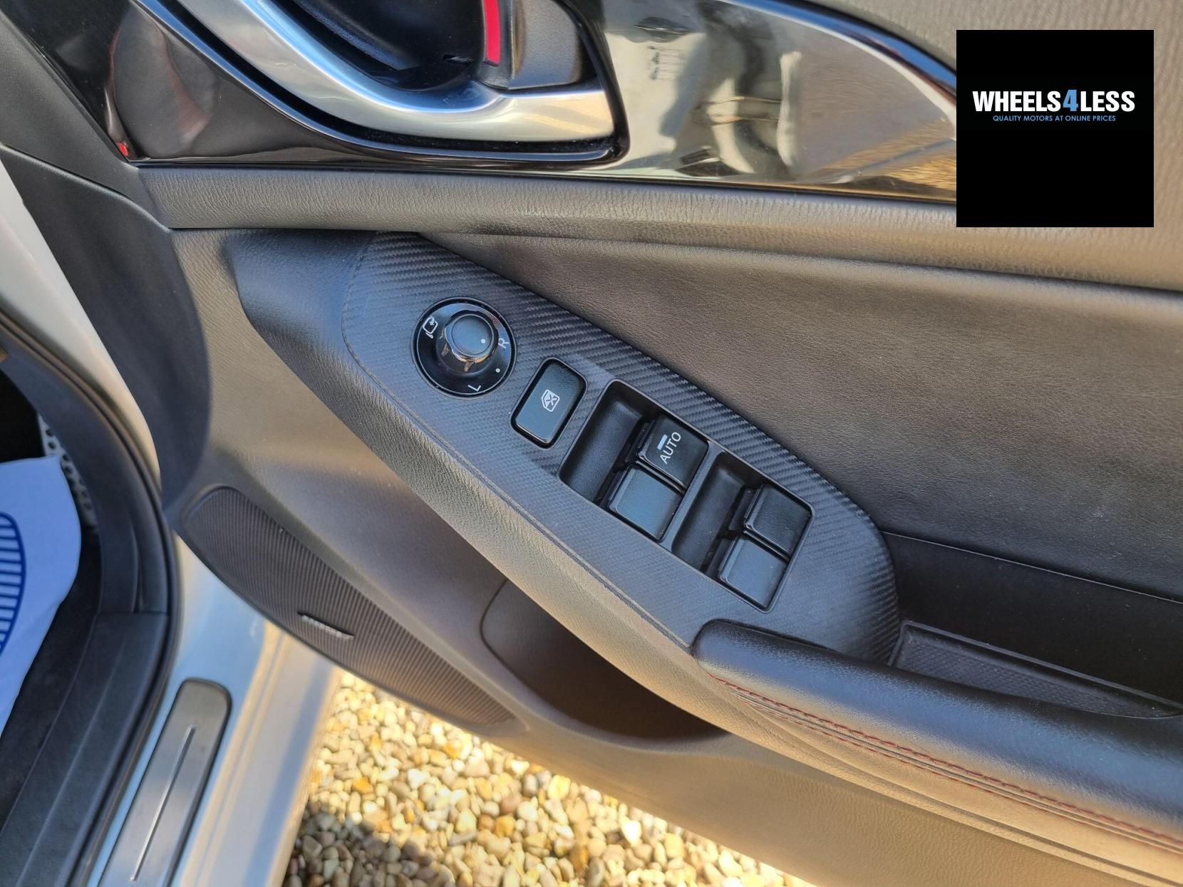 Mazda Mazda3 2.0 SKYACTIV-G Sport Nav Euro 5 (s/s) 5dr