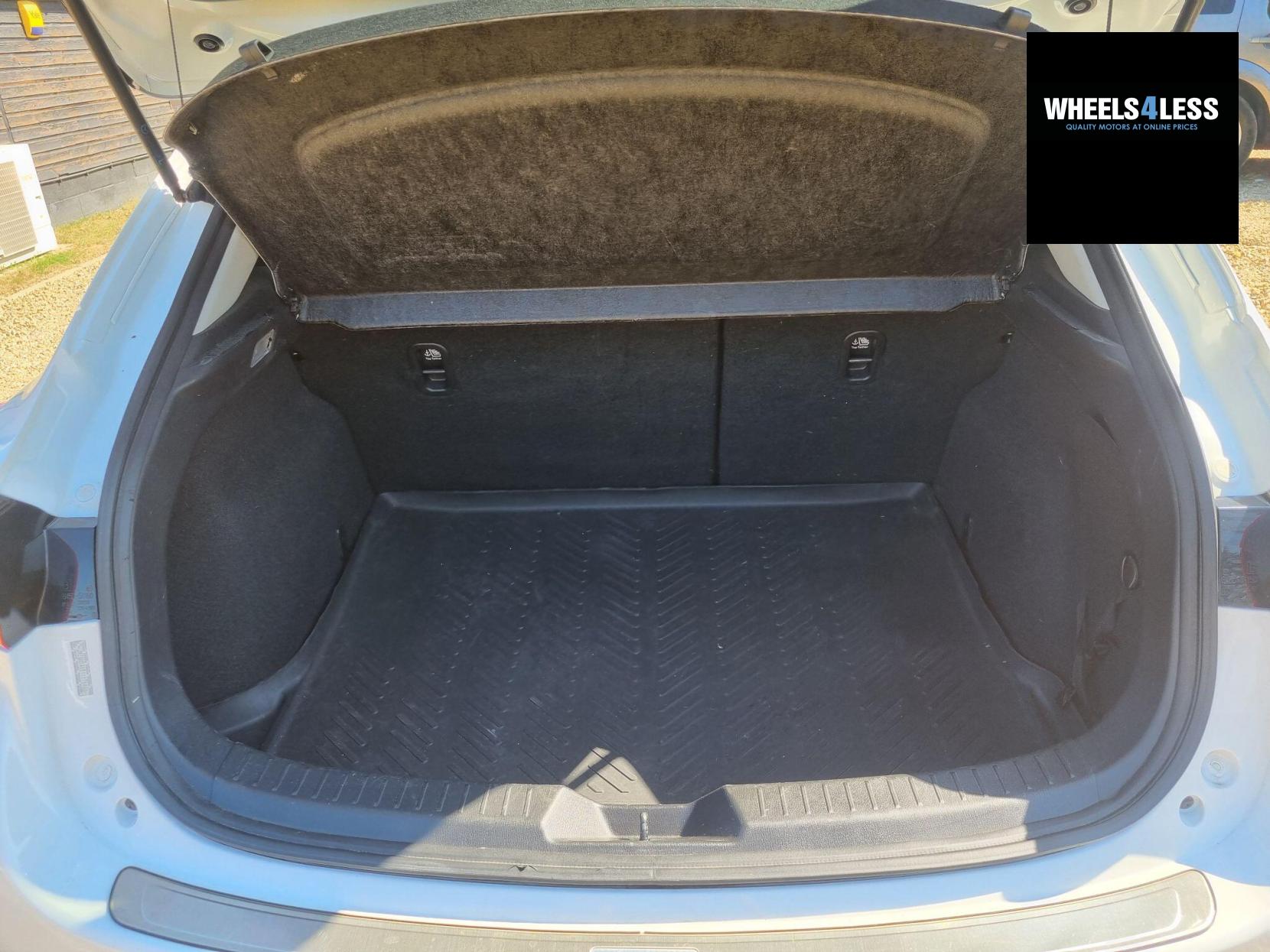 Mazda Mazda3 2.0 SKYACTIV-G Sport Nav Euro 5 (s/s) 5dr