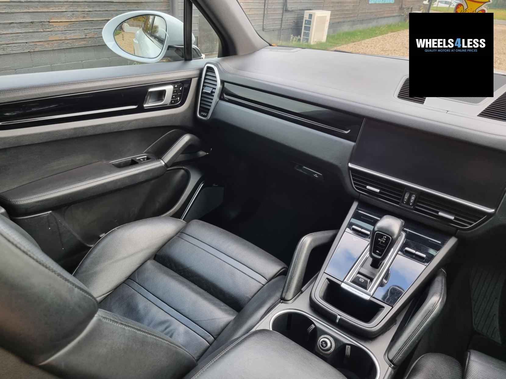 Porsche Cayenne 2.9T V6 S TiptronicS 4WD Euro 6 (s/s) 5dr