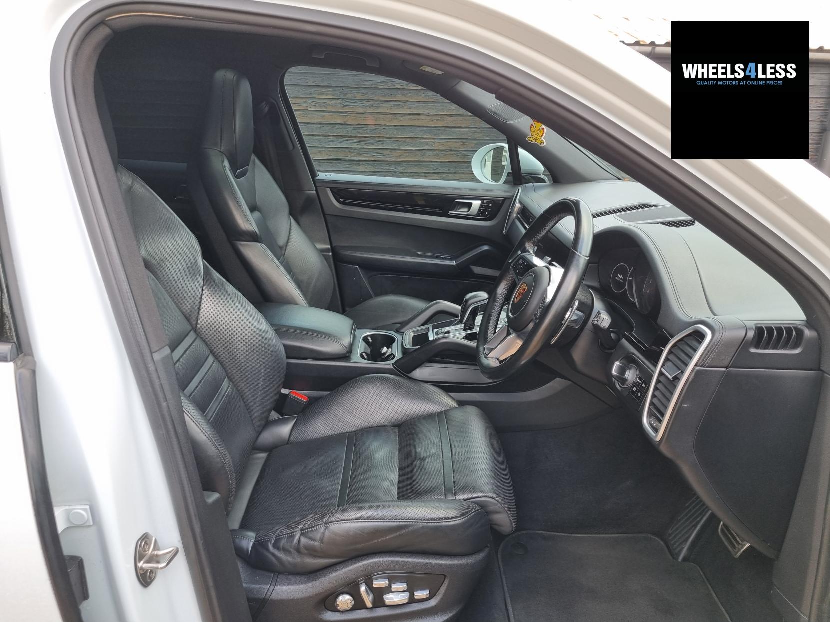 Porsche Cayenne 2.9T V6 S TiptronicS 4WD Euro 6 (s/s) 5dr