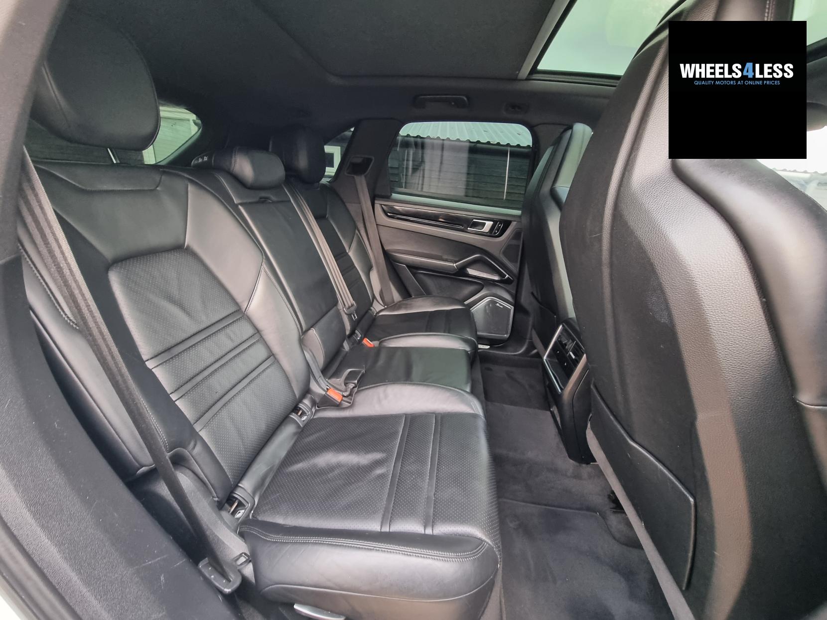 Porsche Cayenne 2.9T V6 S TiptronicS 4WD Euro 6 (s/s) 5dr