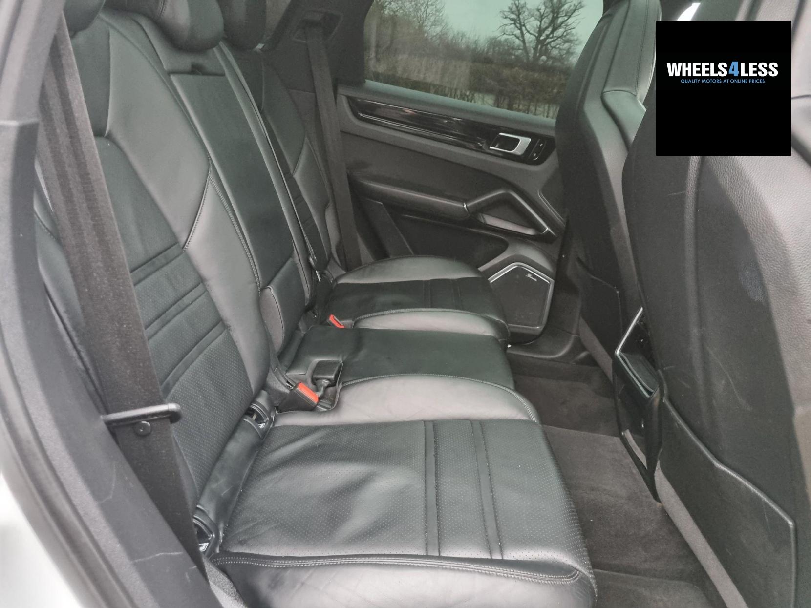 Porsche Cayenne 2.9T V6 S TiptronicS 4WD Euro 6 (s/s) 5dr