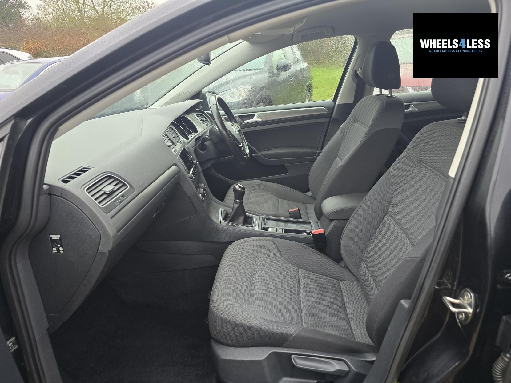 Volkswagen Golf 1.6 TDI BlueMotion Tech SE Hatchback 5dr Diesel Manual Euro 5 (s/s) (105 ps)