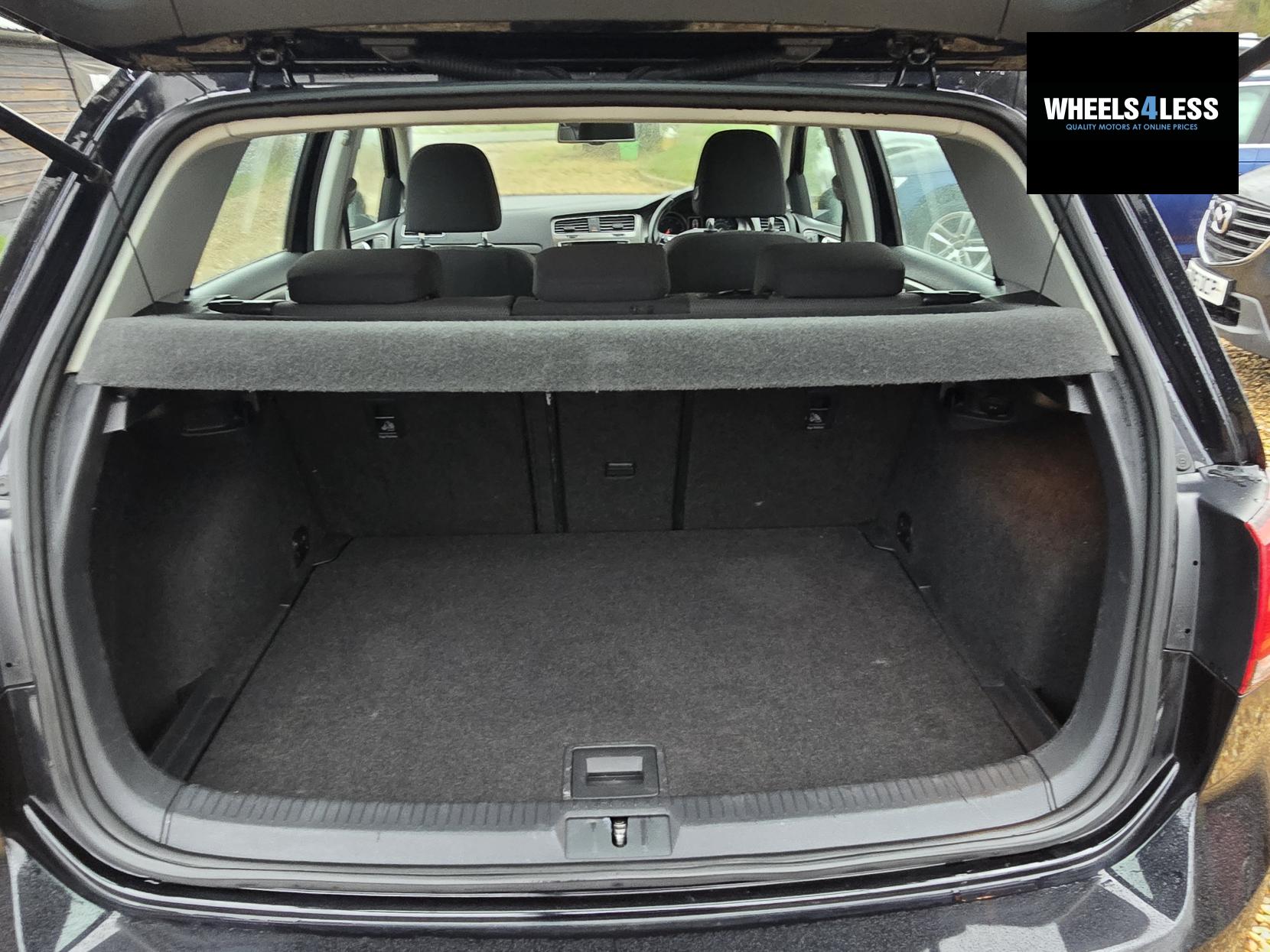 Volkswagen Golf 1.6 TDI BlueMotion Tech SE Hatchback 5dr Diesel Manual Euro 5 (s/s) (105 ps)