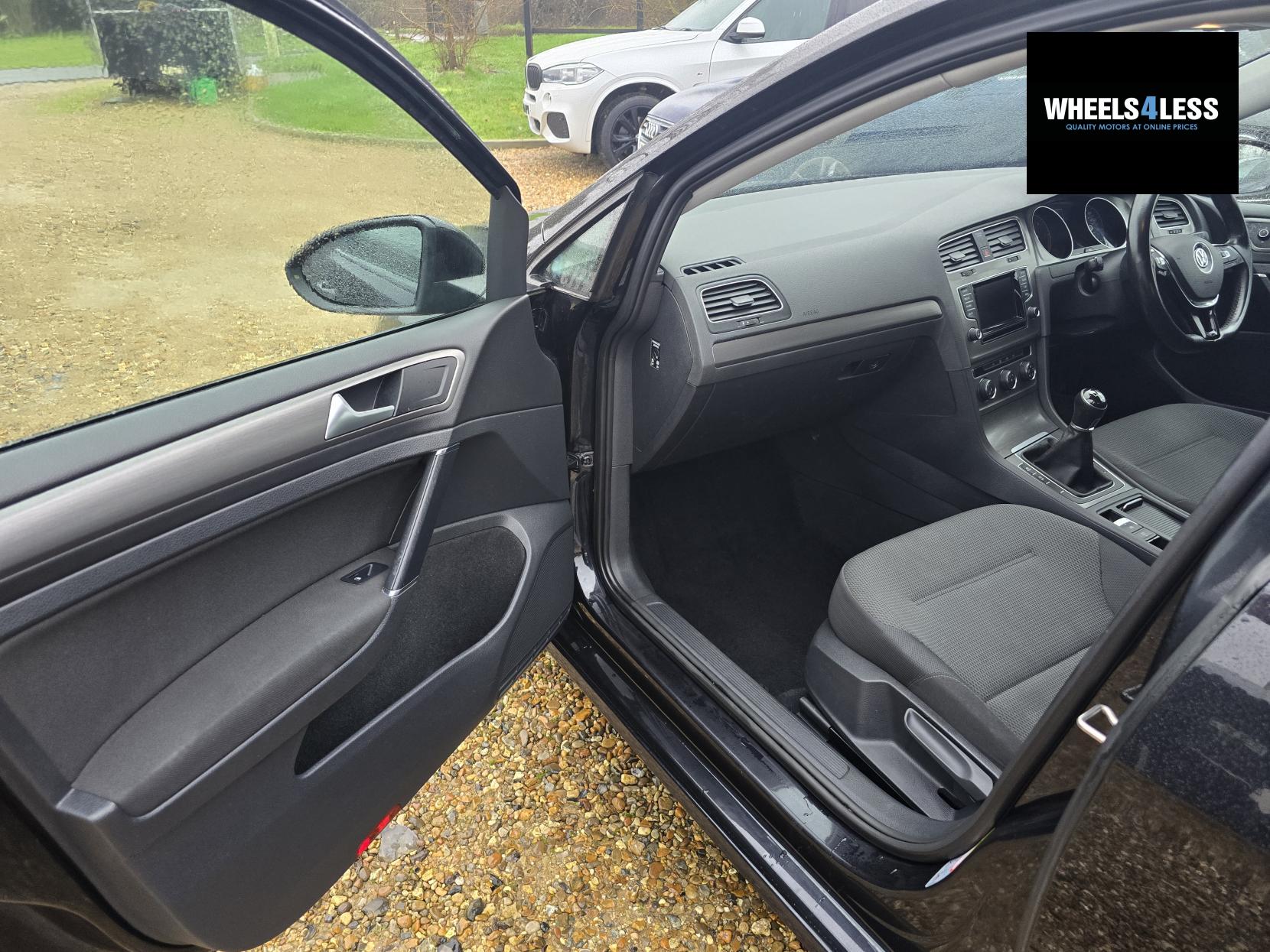 Volkswagen Golf 1.6 TDI BlueMotion Tech SE Hatchback 5dr Diesel Manual Euro 5 (s/s) (105 ps)