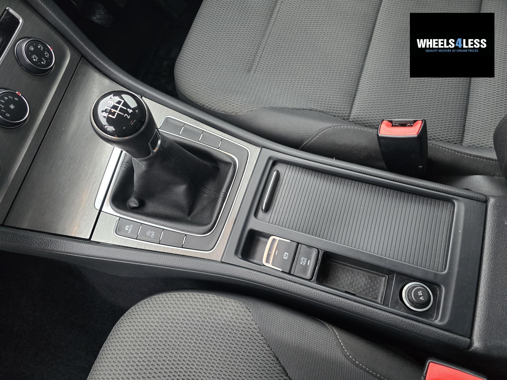 Volkswagen Golf 1.6 TDI BlueMotion Tech SE Hatchback 5dr Diesel Manual Euro 5 (s/s) (105 ps)