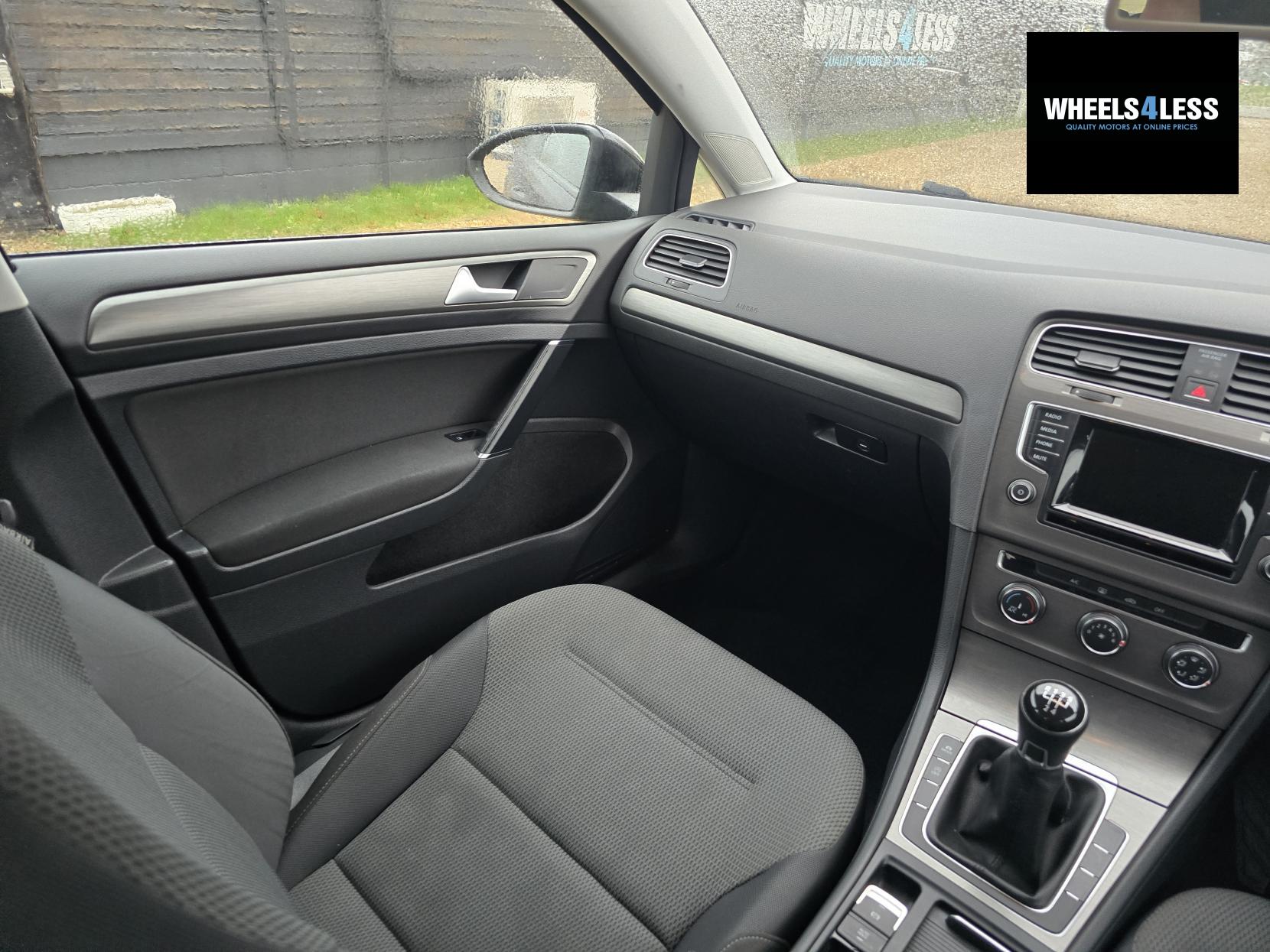 Volkswagen Golf 1.6 TDI BlueMotion Tech SE Hatchback 5dr Diesel Manual Euro 5 (s/s) (105 ps)