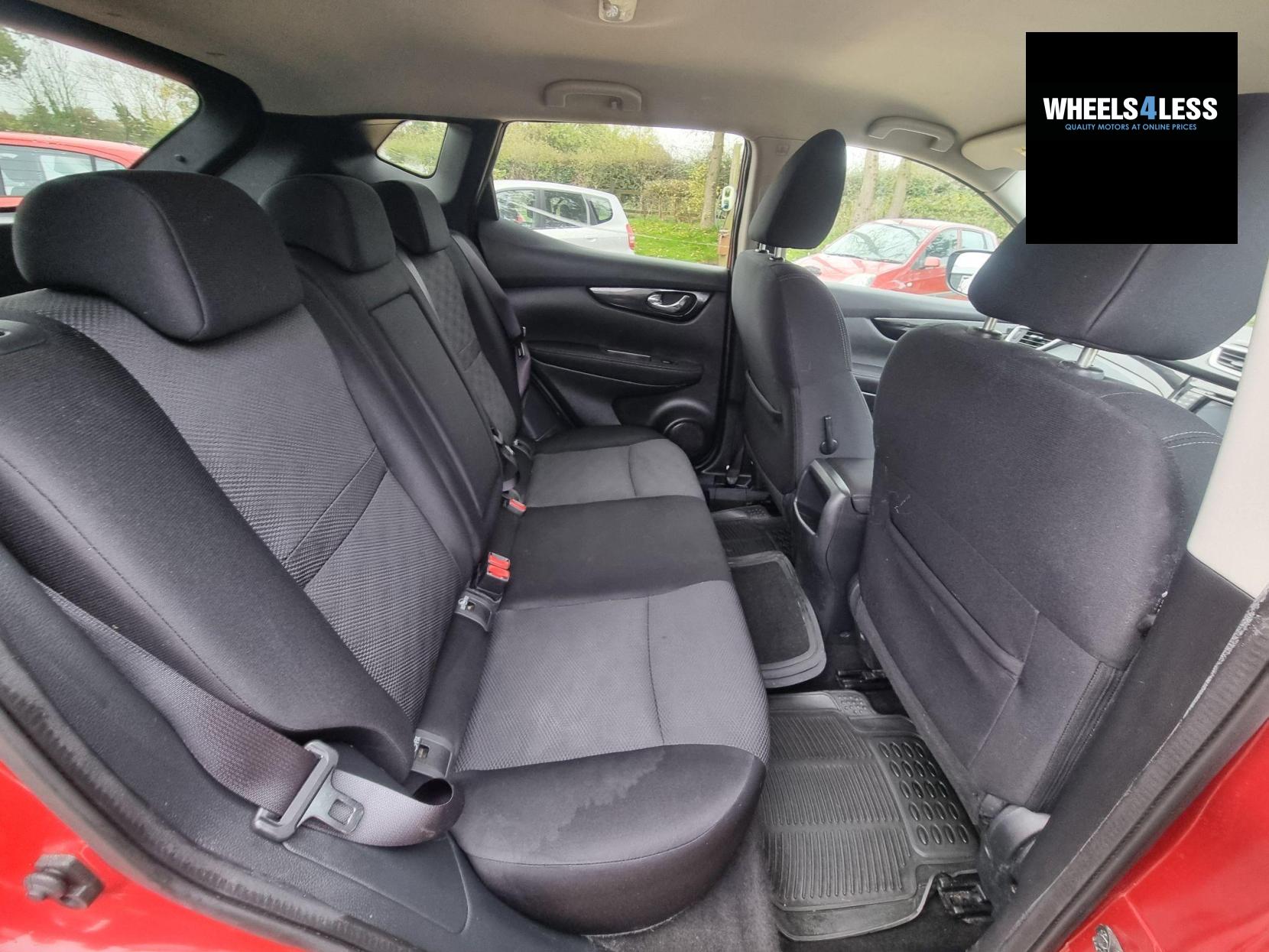 Nissan Qashqai 1.2 DIG-T N-Connecta 2WD Euro 6 (s/s) 5dr