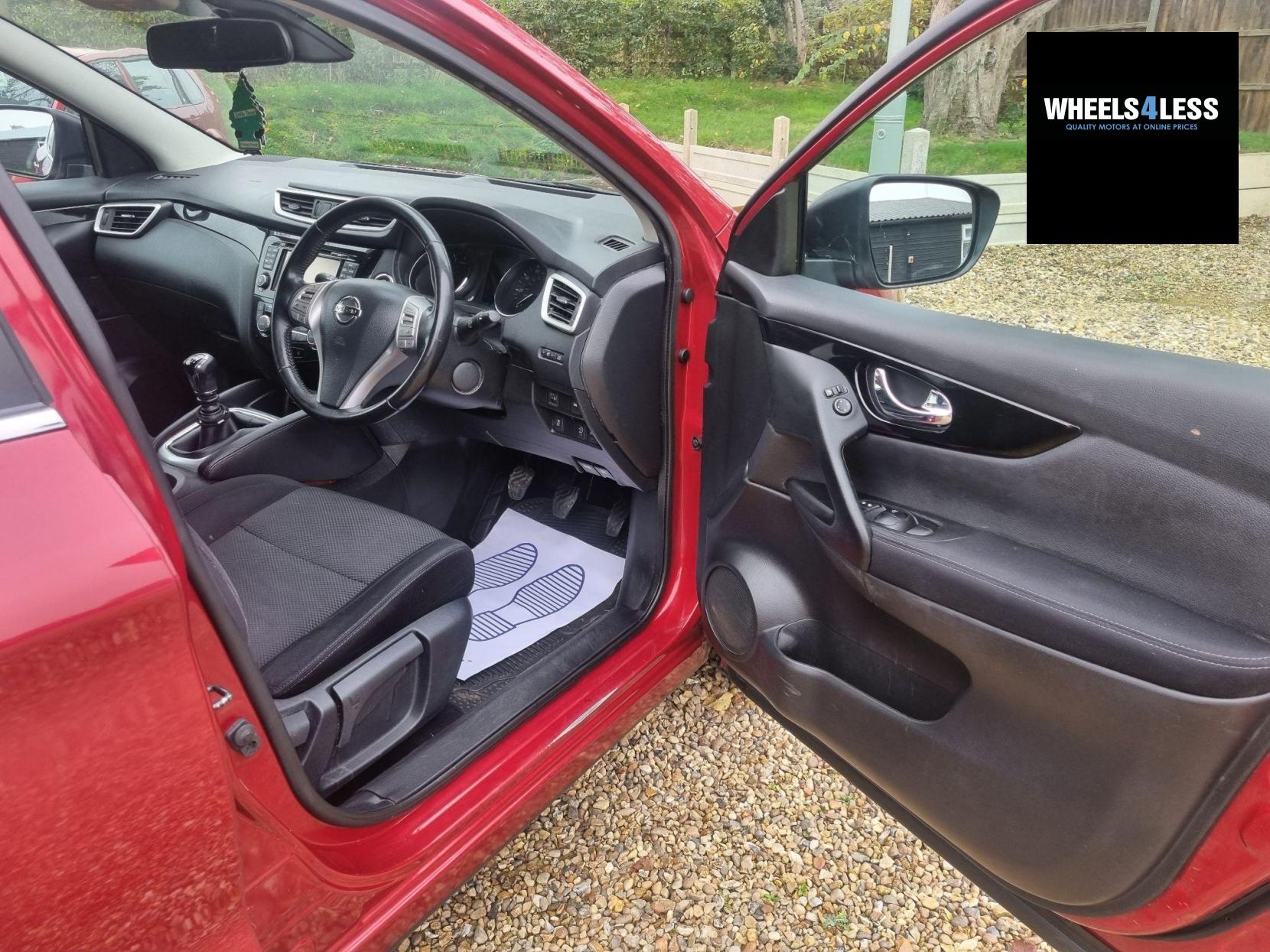 Nissan Qashqai 1.2 DIG-T N-Connecta 2WD Euro 6 (s/s) 5dr