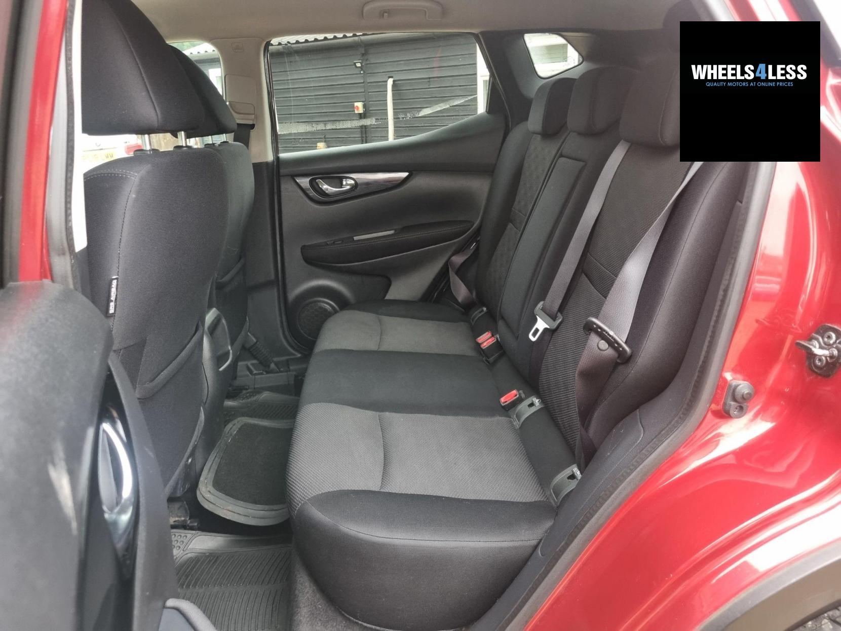 Nissan Qashqai 1.2 DIG-T N-Connecta 2WD Euro 6 (s/s) 5dr