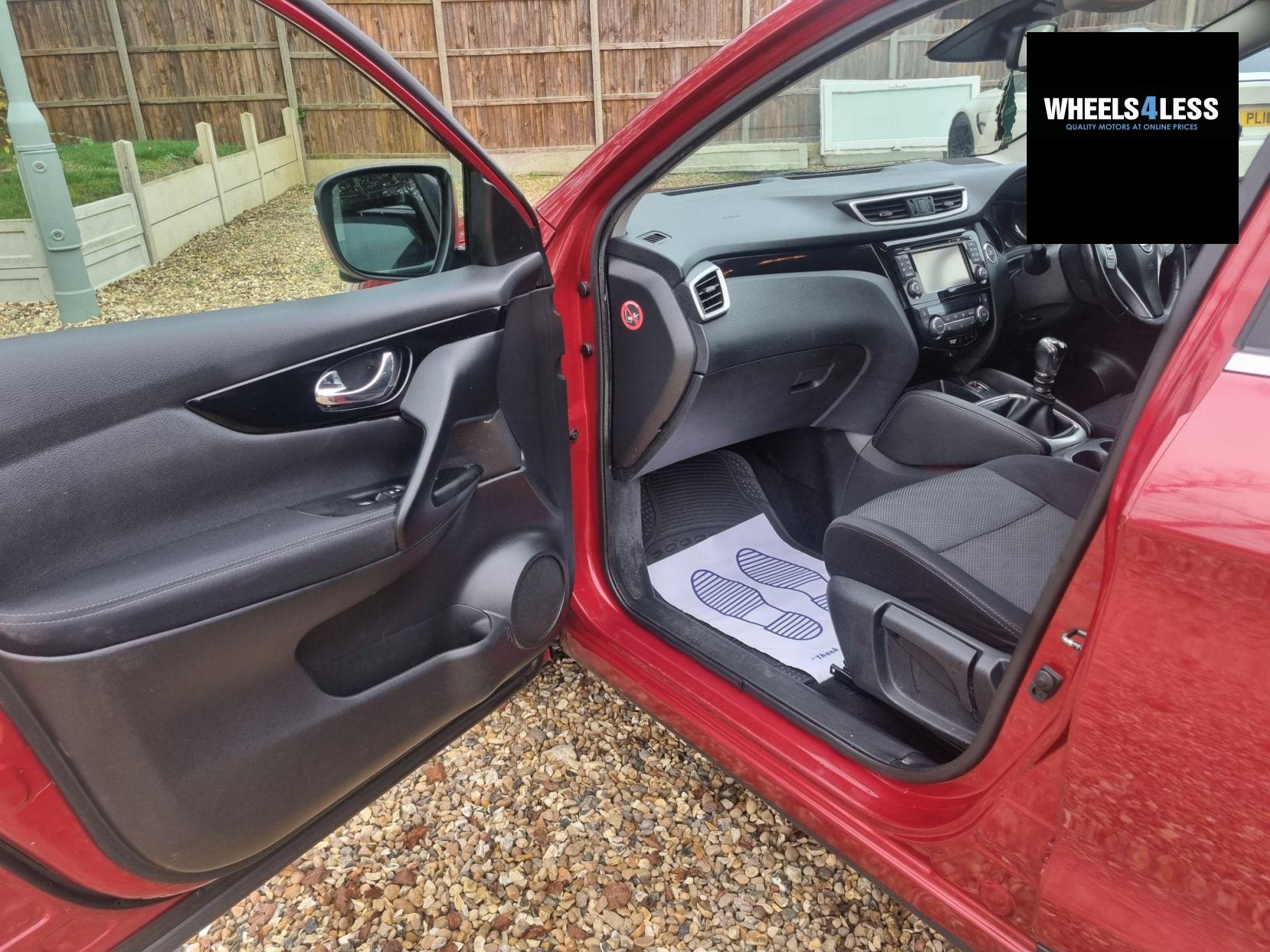 Nissan Qashqai 1.2 DIG-T N-Connecta 2WD Euro 6 (s/s) 5dr