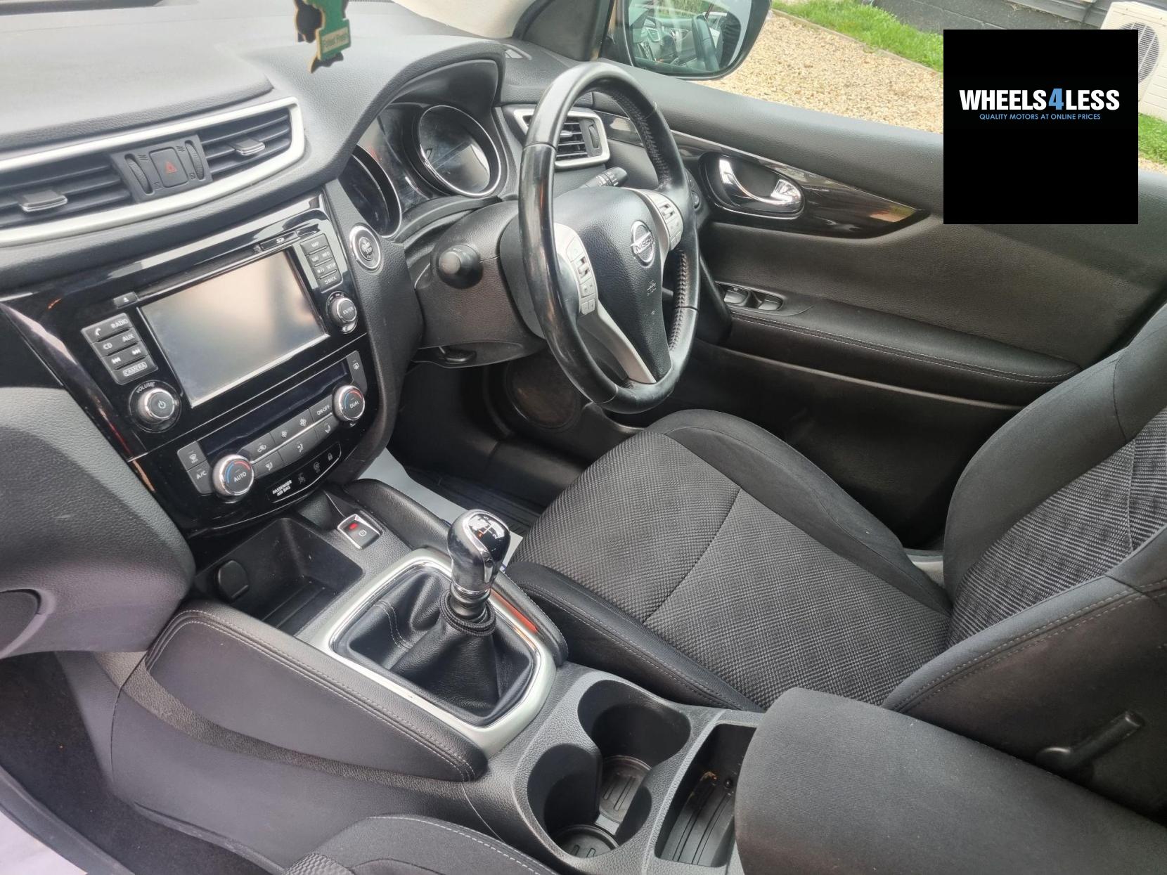 Nissan Qashqai 1.2 DIG-T N-Connecta 2WD Euro 6 (s/s) 5dr