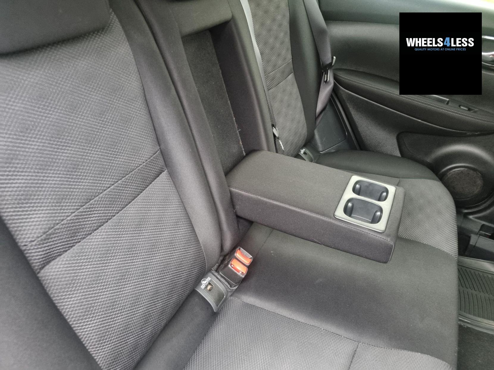 Nissan Qashqai 1.2 DIG-T N-Connecta 2WD Euro 6 (s/s) 5dr