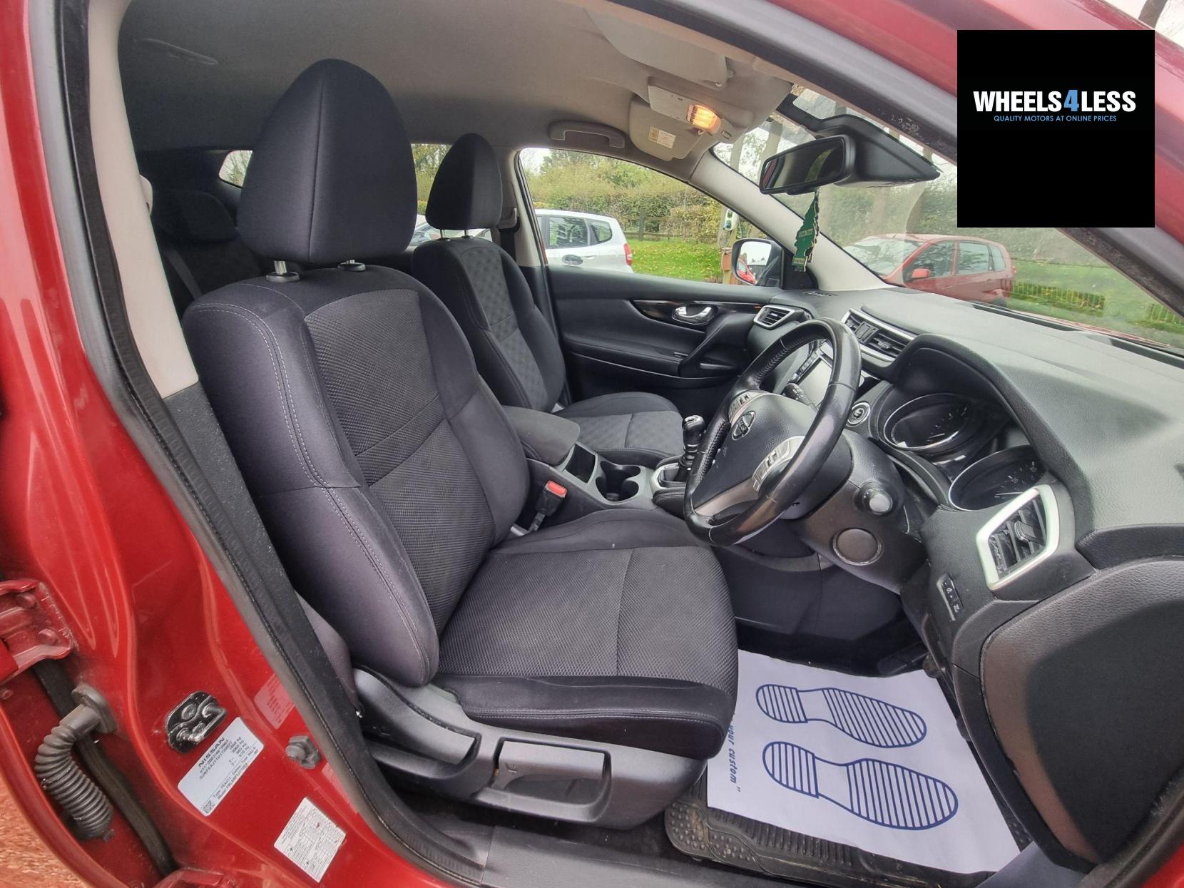 Nissan Qashqai 1.2 DIG-T N-Connecta 2WD Euro 6 (s/s) 5dr