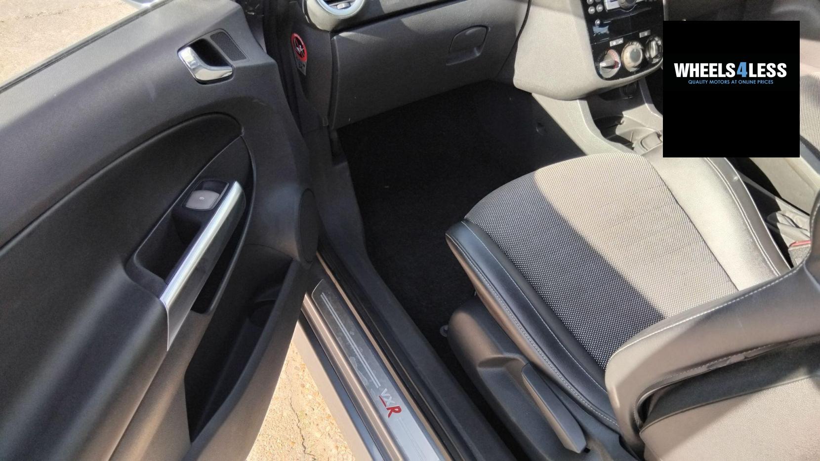 Vauxhall Corsa 1.6i Turbo 16v VXR Arctic Edition 3dr