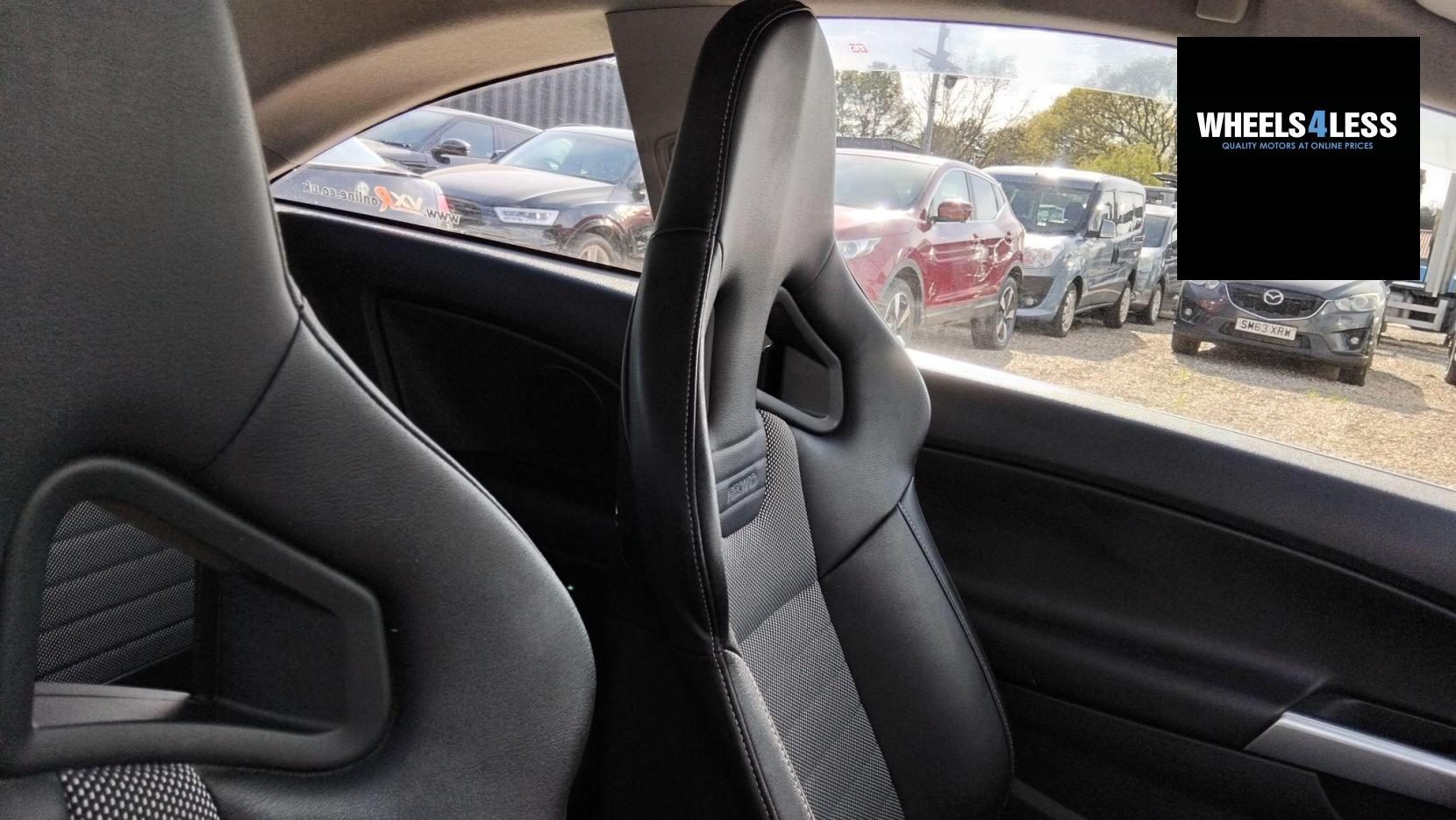 Vauxhall Corsa 1.6i Turbo 16v VXR Arctic Edition 3dr